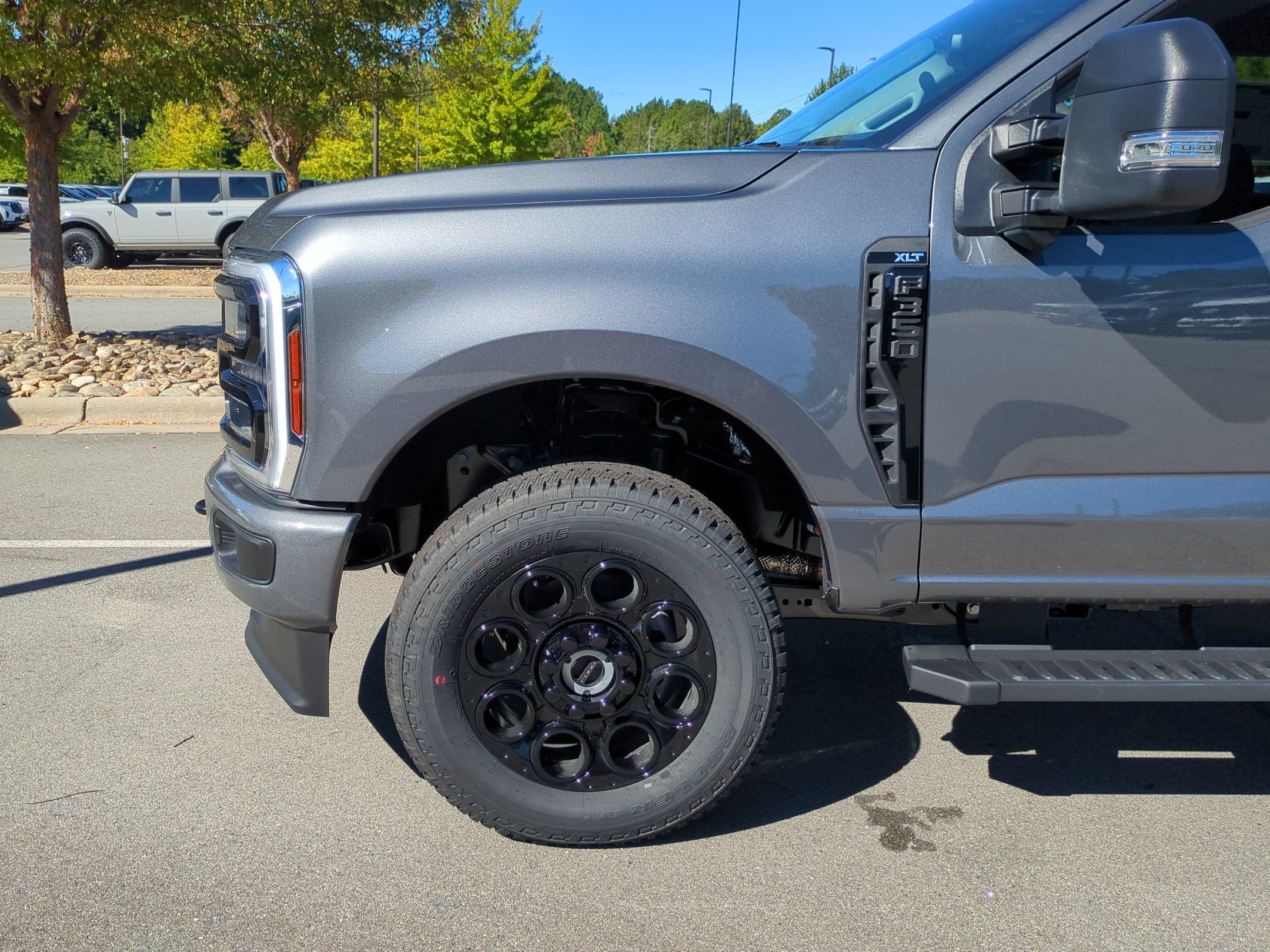 2027 Ford Super Duty F-350 SRW XLT