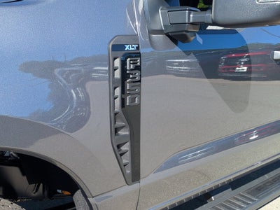 2027 Ford Super Duty F-350 SRW XLT