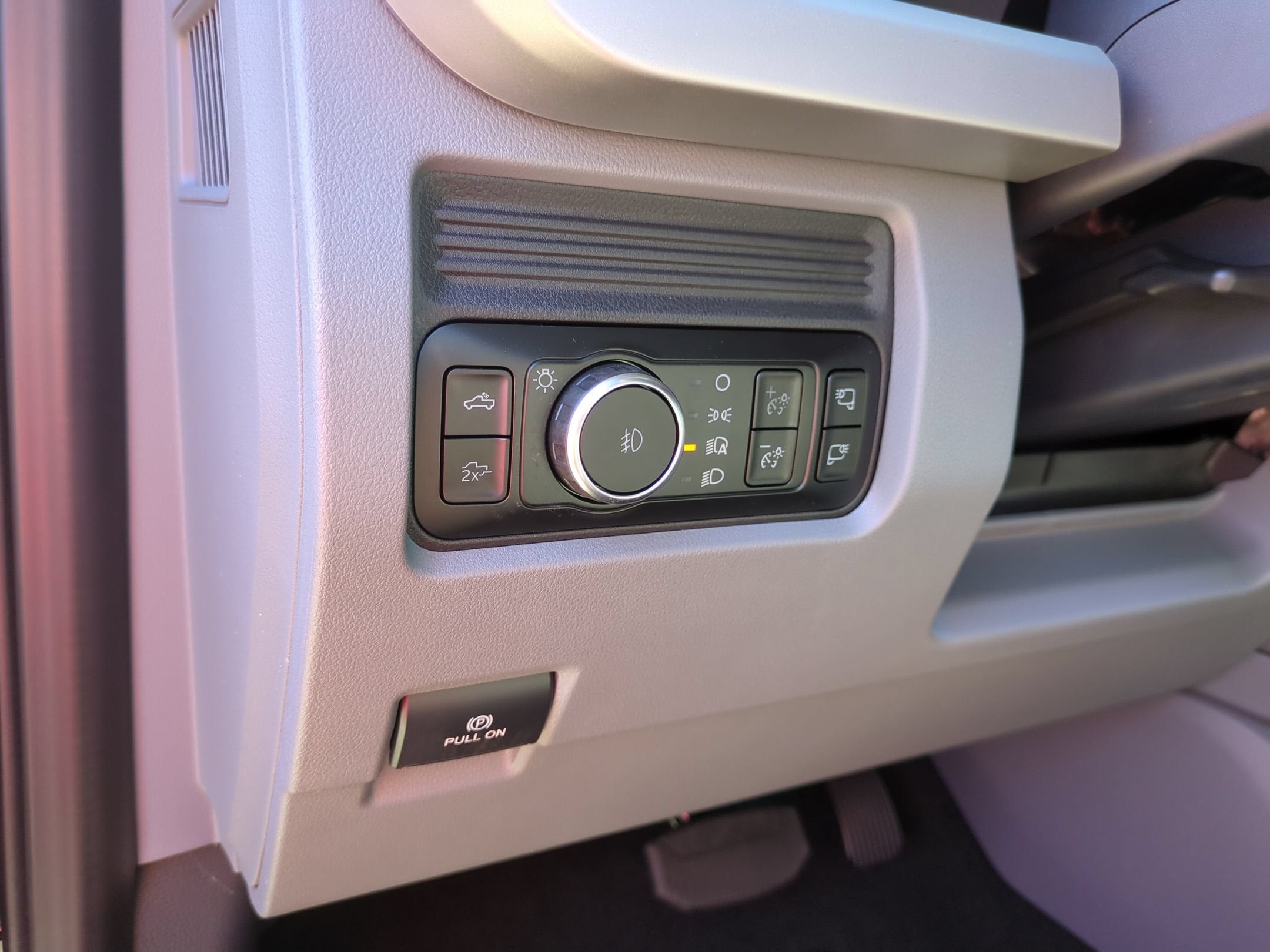 2027 Ford Super Duty F-350 SRW XLT