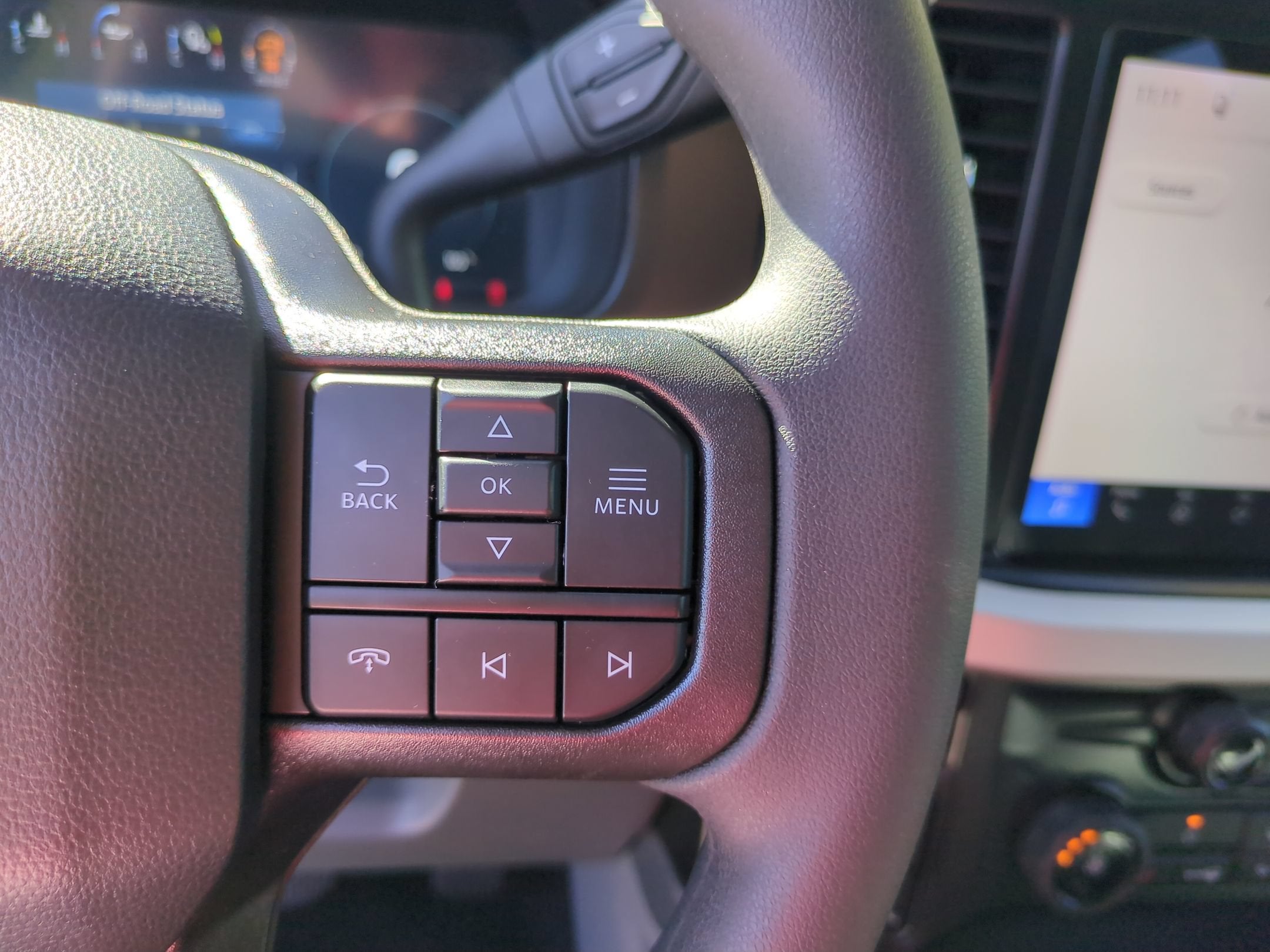 2027 Ford Super Duty F-350 SRW XLT