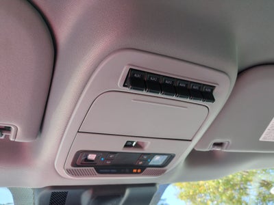 2027 Ford Super Duty F-350 SRW XLT