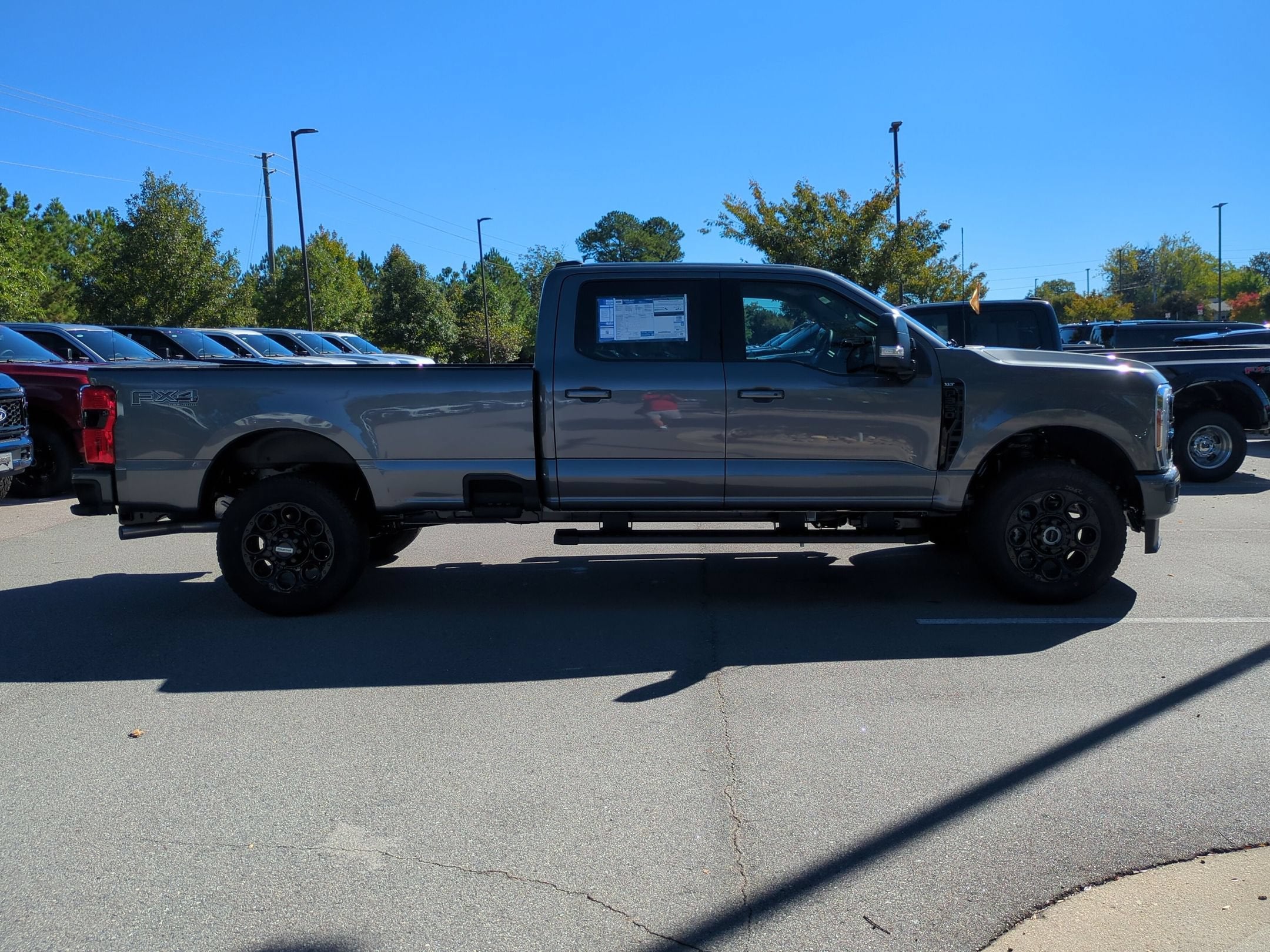 2027 Ford Super Duty F-350 SRW XLT