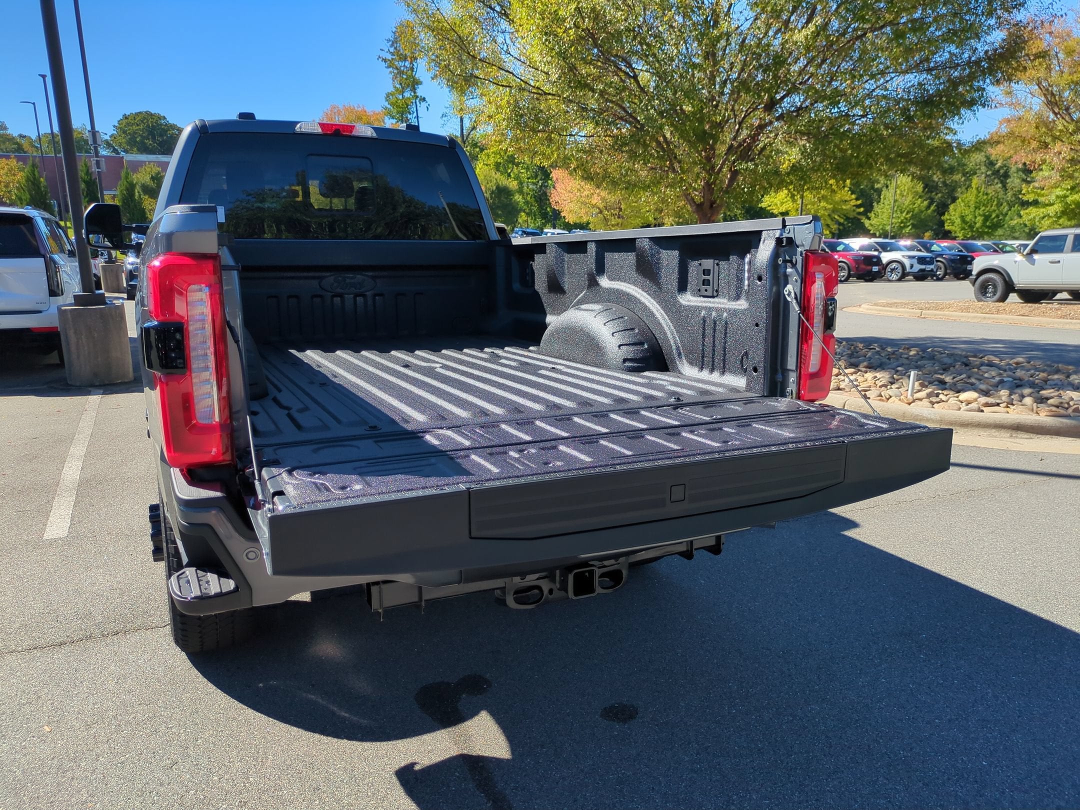 2027 Ford Super Duty F-350 SRW XLT