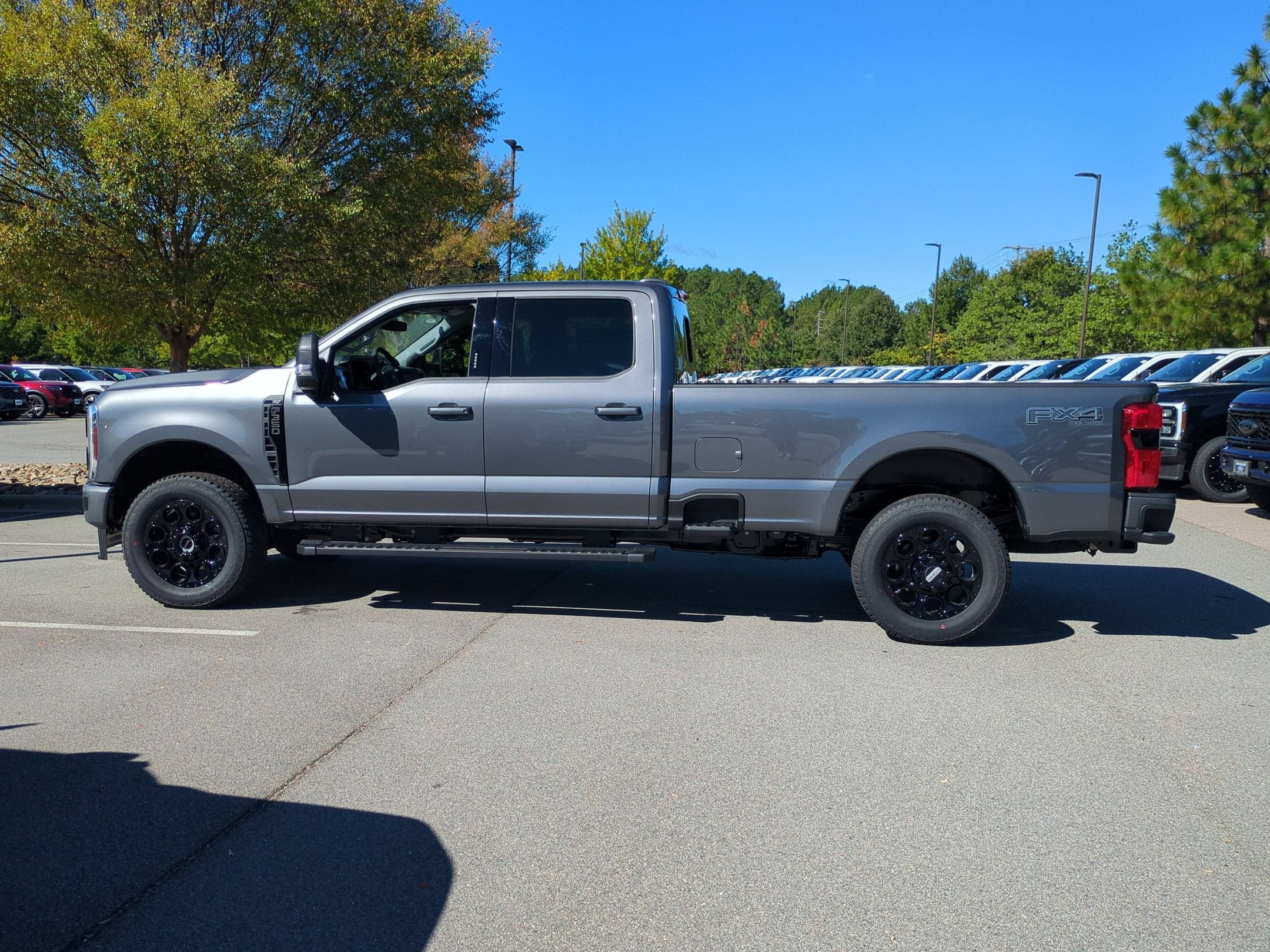 2027 Ford Super Duty F-350 SRW XLT
