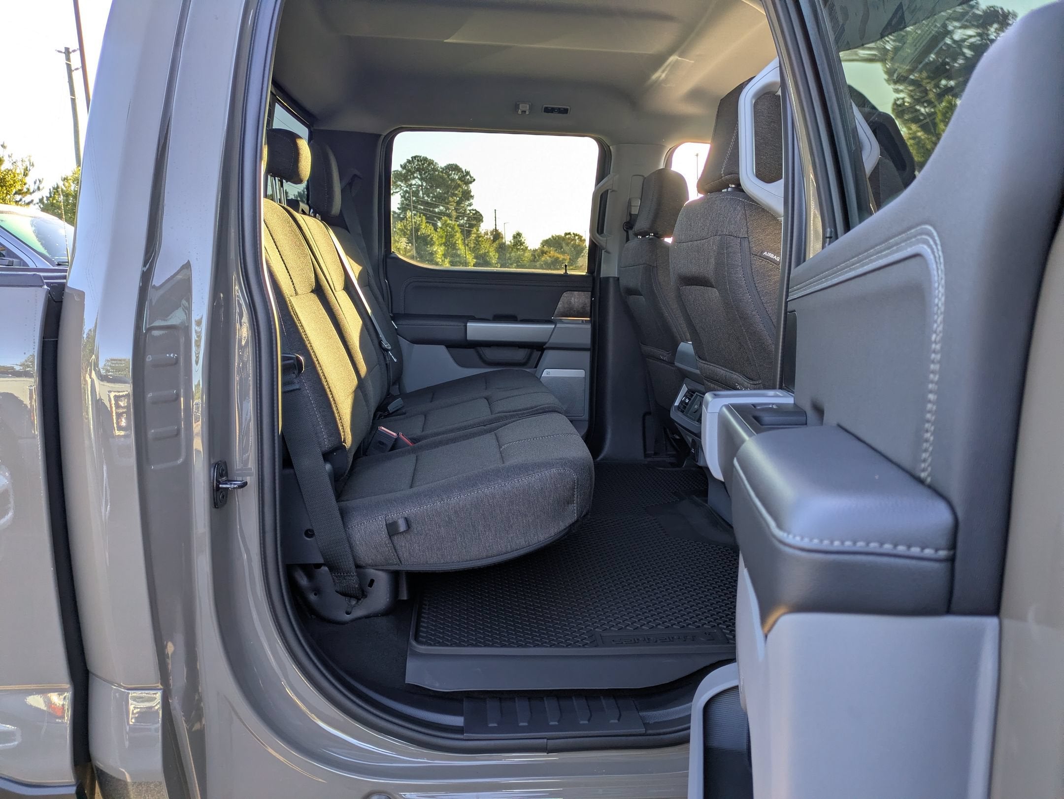 2027 Ford Super Duty F-350 SRW XLT