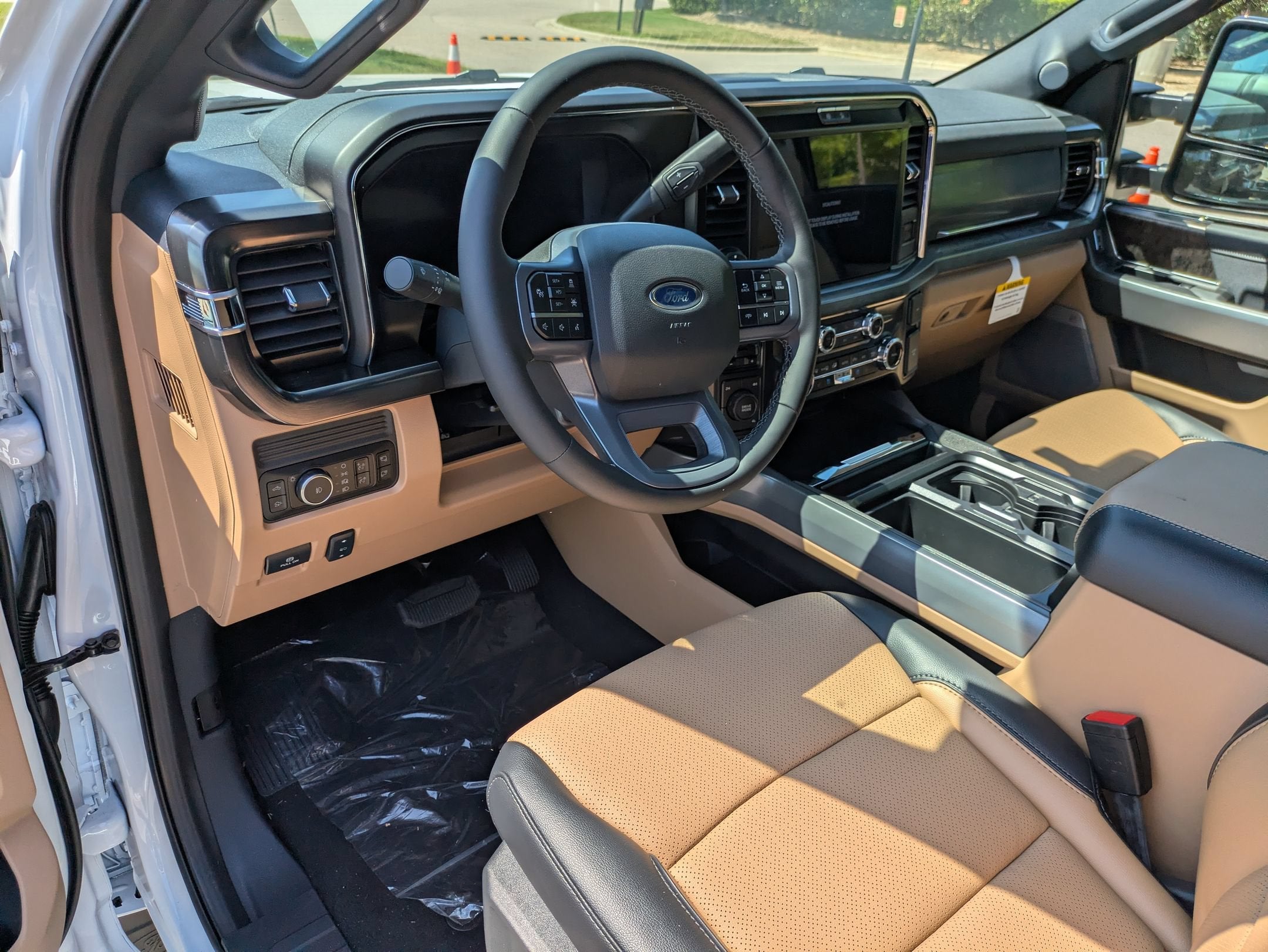 2026 Ford Super Duty F-350 DRW LARIAT