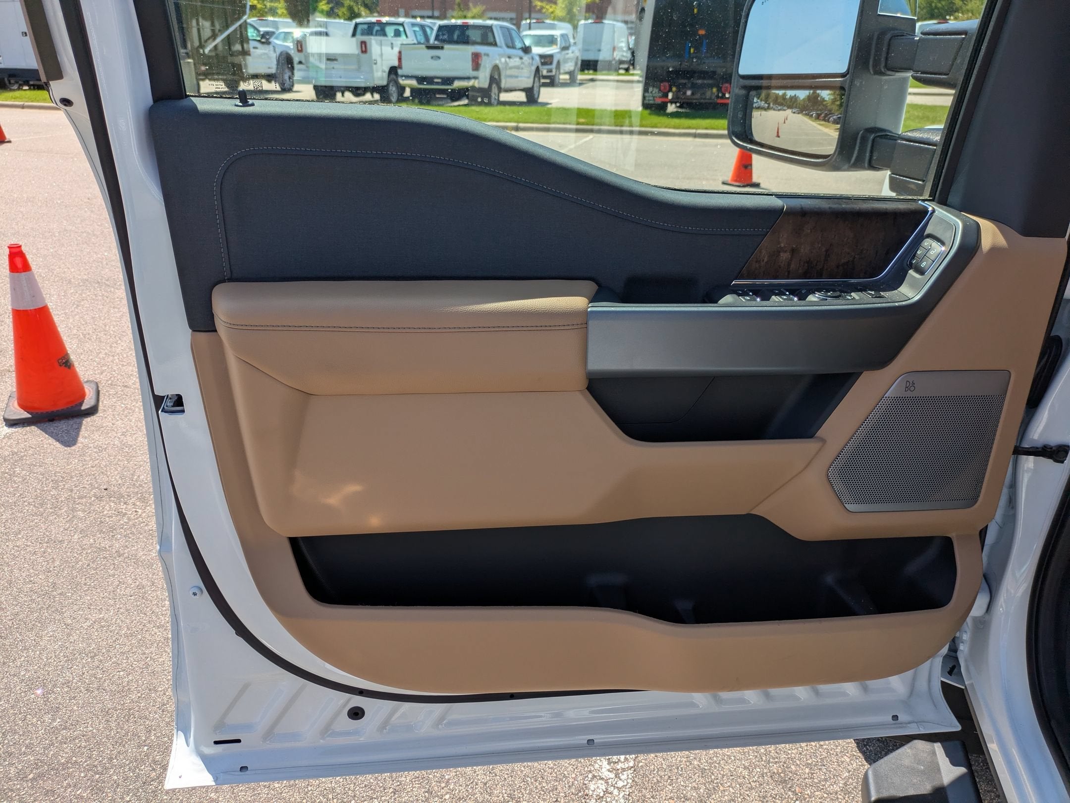 2026 Ford Super Duty F-350 DRW LARIAT