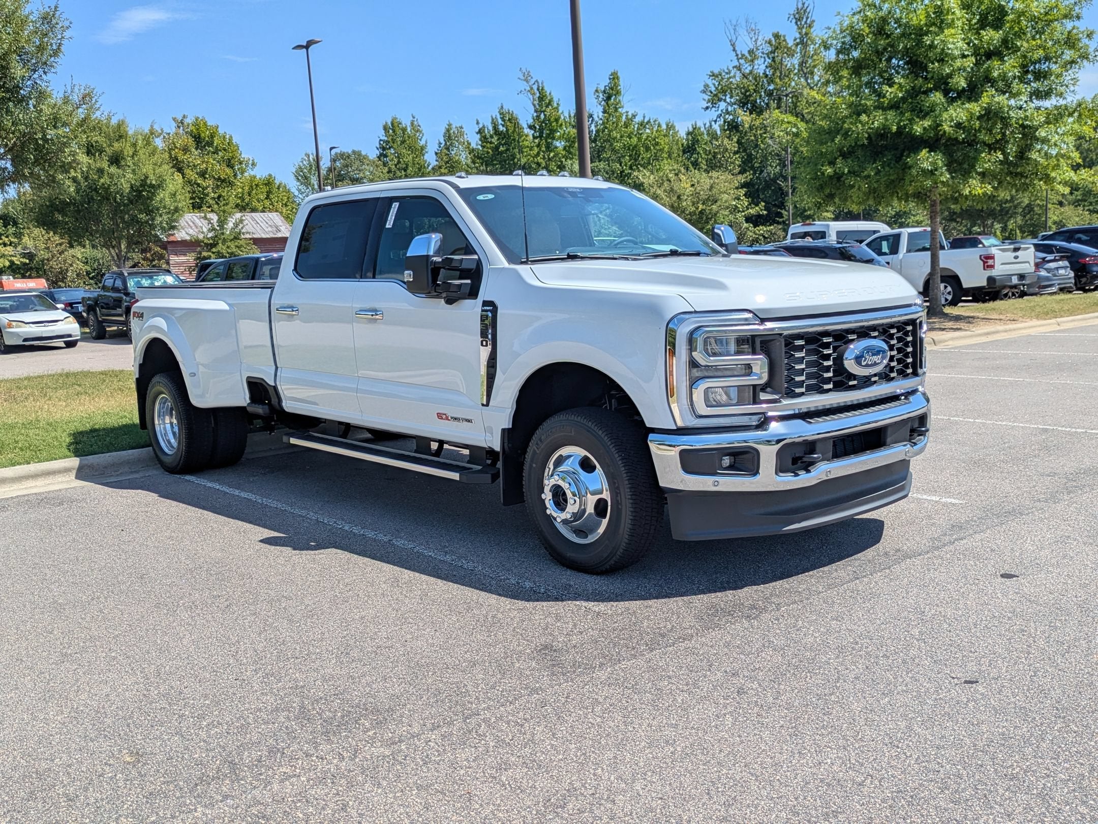 2026 Ford Super Duty F-350 DRW LARIAT