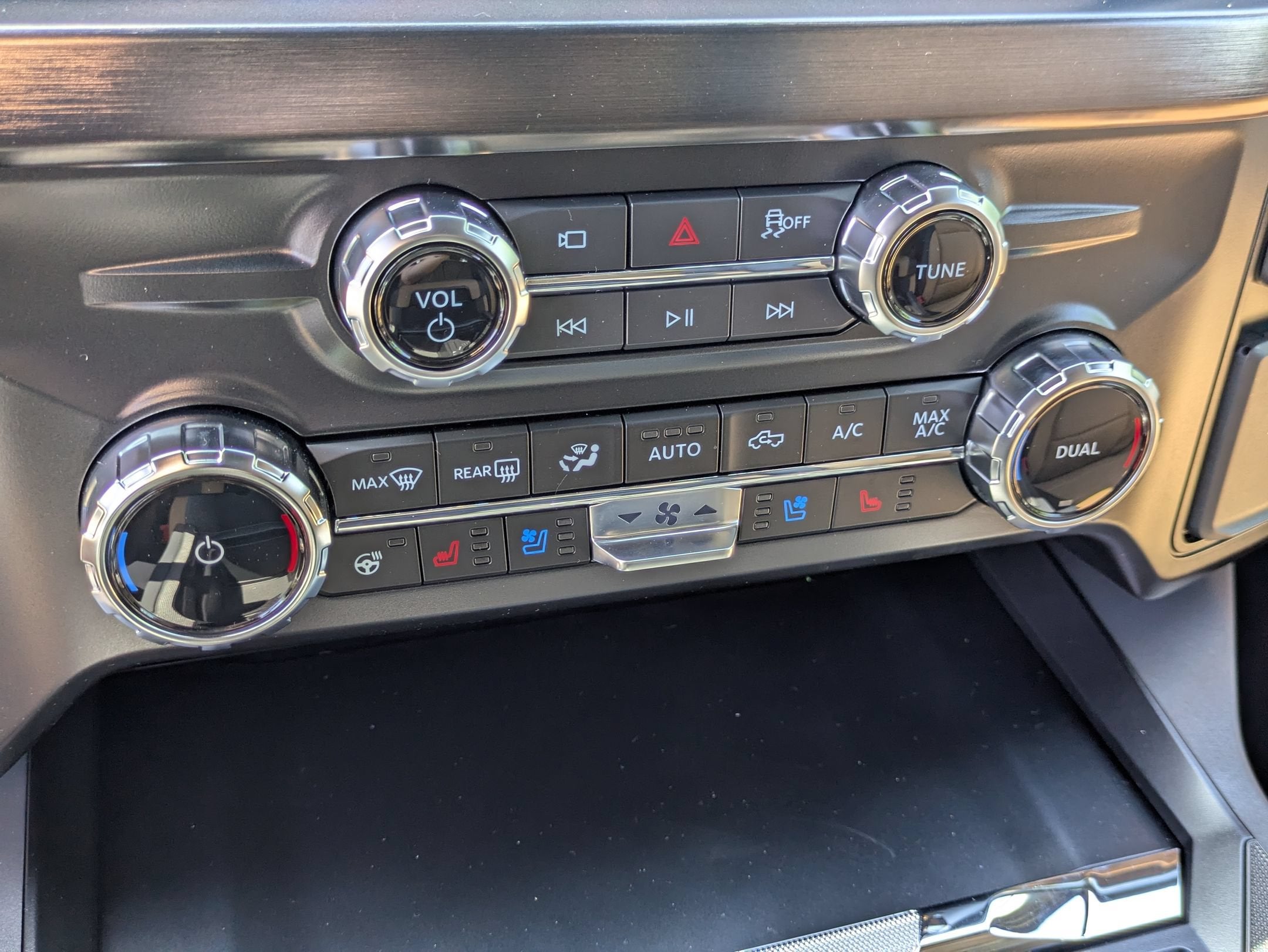 2026 Ford Super Duty F-350 DRW LARIAT