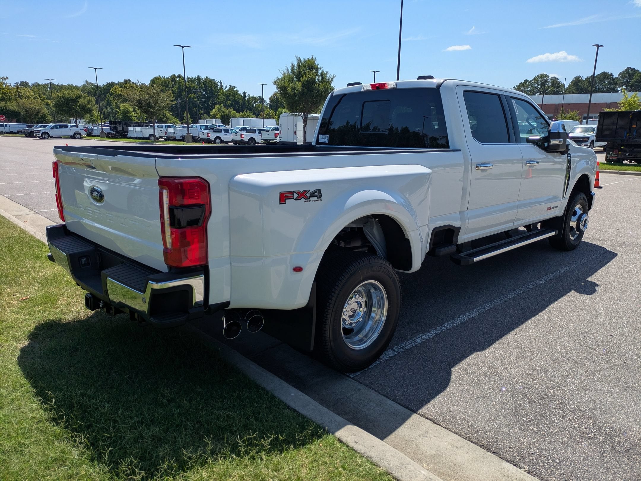 2026 Ford Super Duty F-350 DRW LARIAT