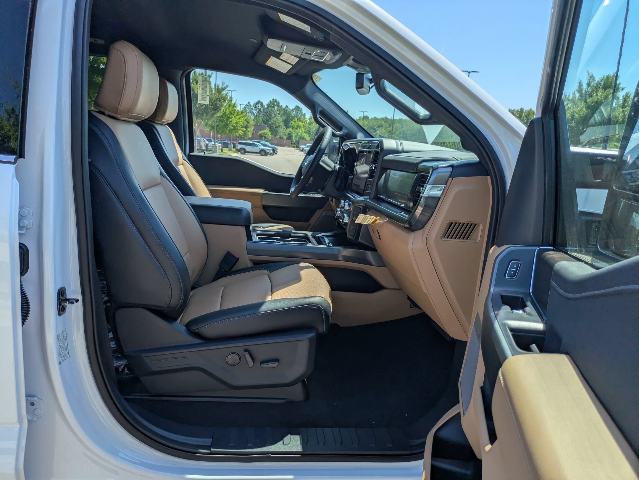 2026 Ford Super Duty F-350 DRW LARIAT