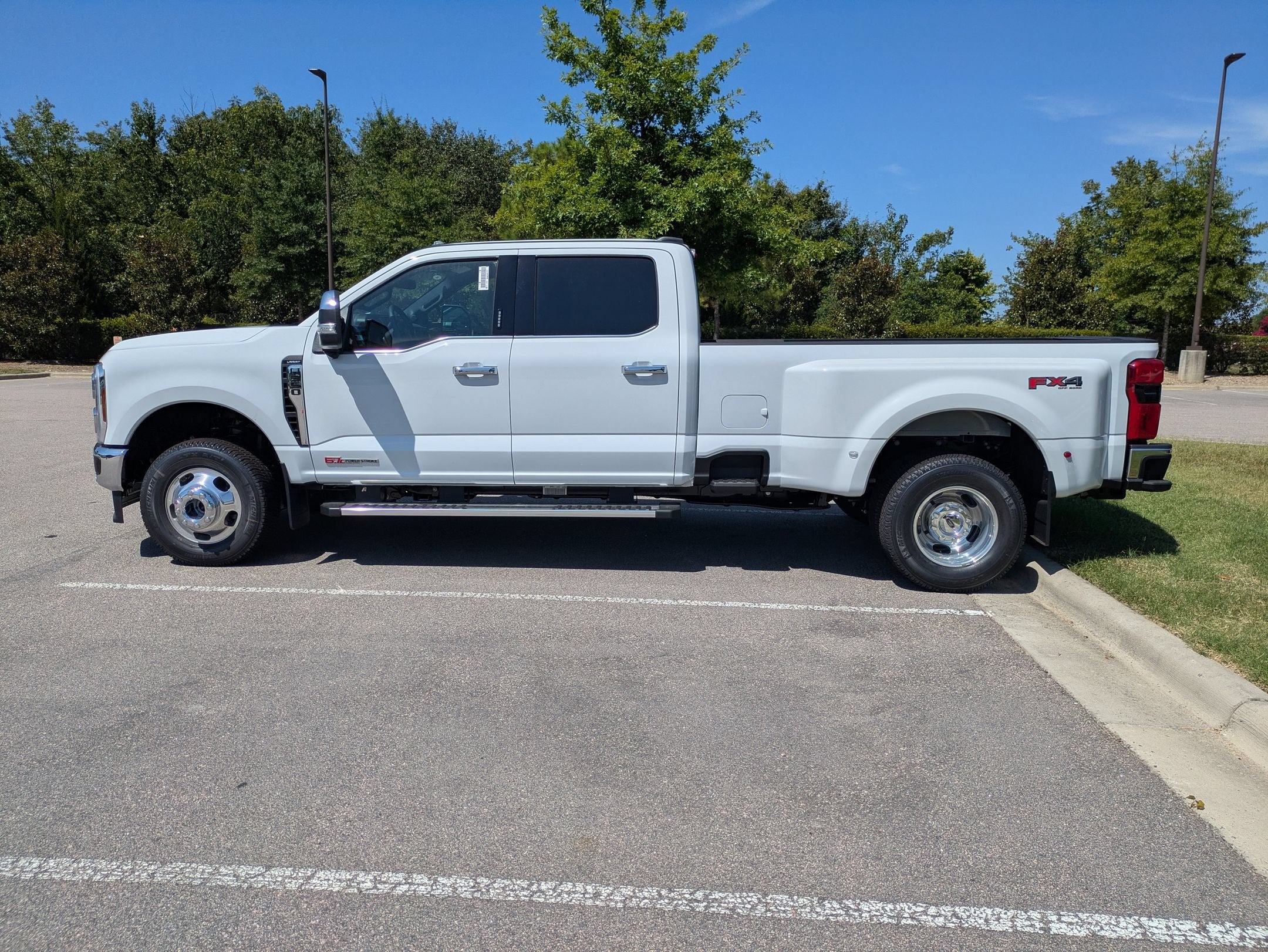 2026 Ford Super Duty F-350 DRW LARIAT
