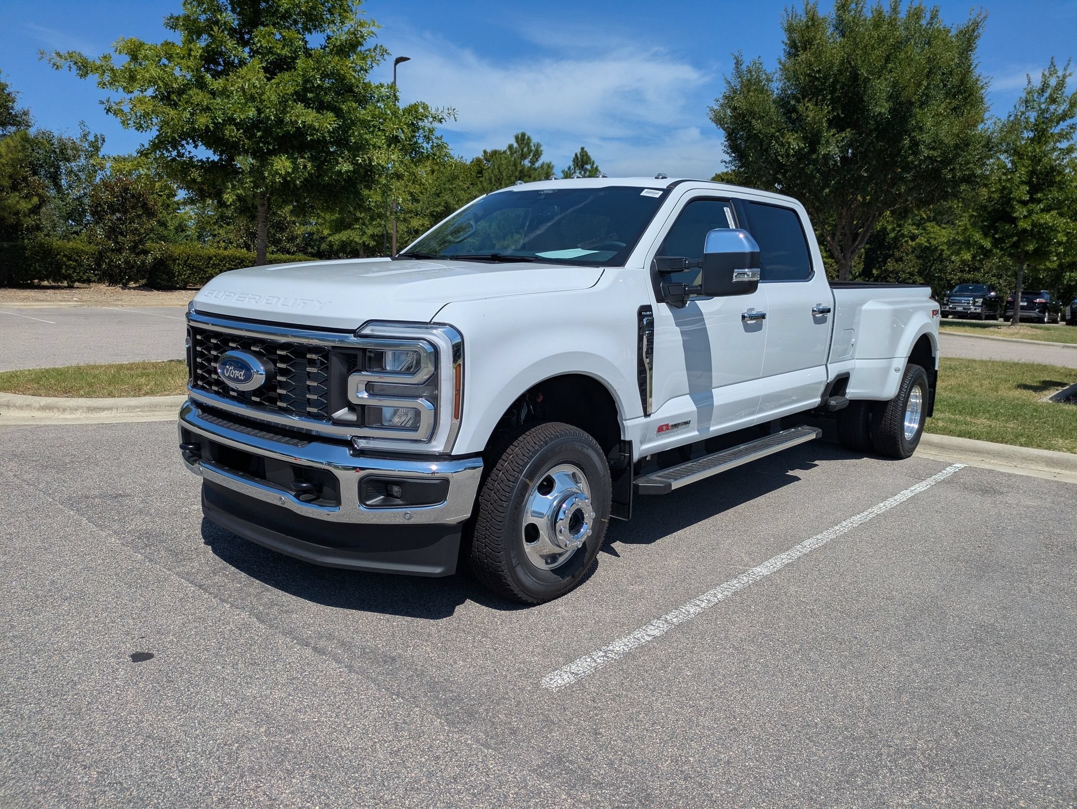 2026 Ford Super Duty F-350 DRW LARIAT