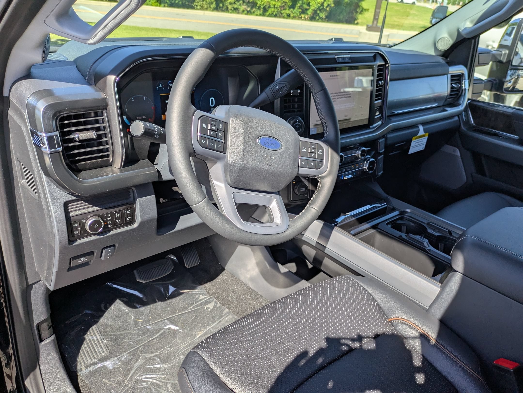 2026 Ford Super Duty F-350 DRW LARIAT