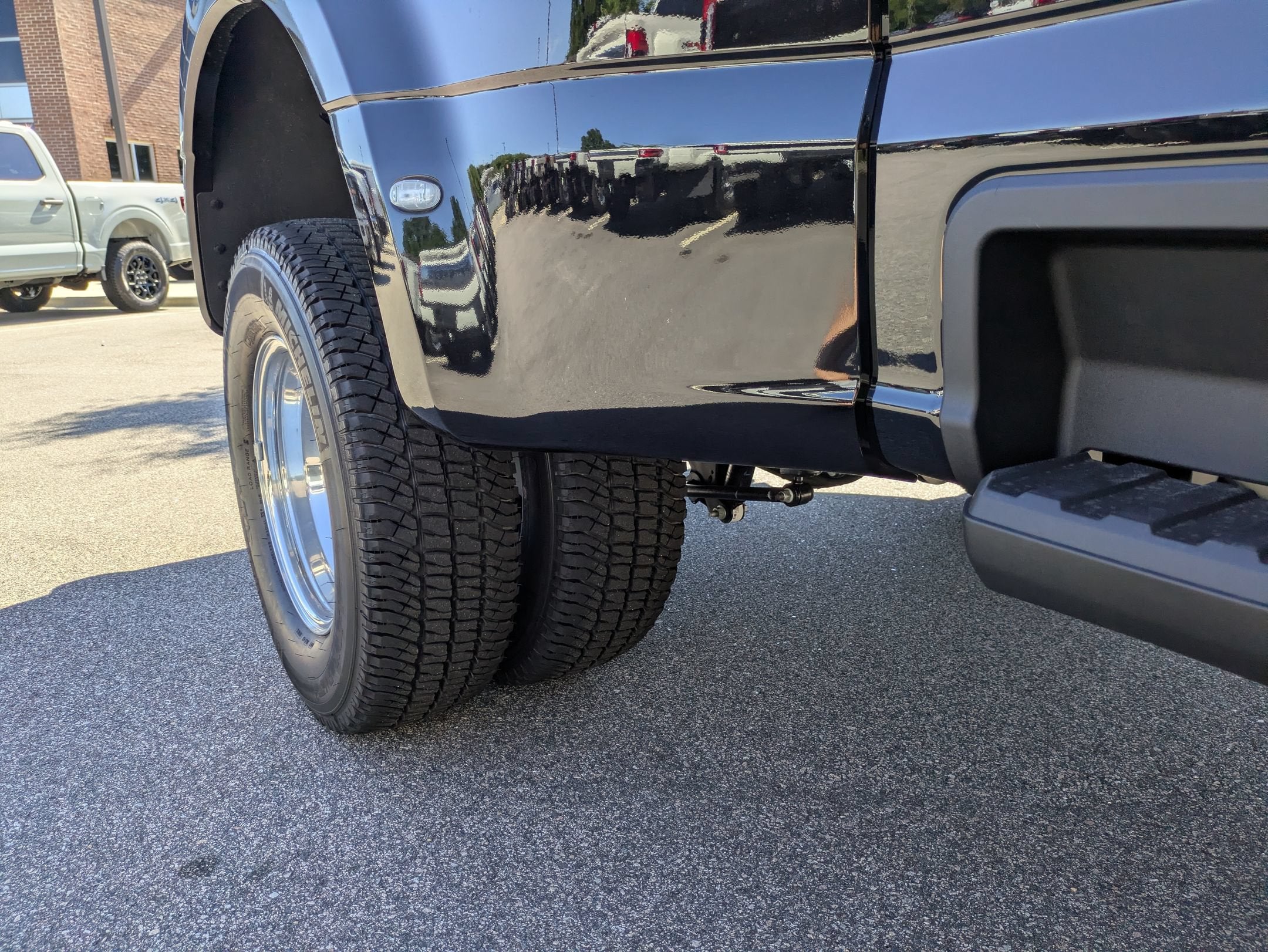 2026 Ford Super Duty F-350 DRW LARIAT