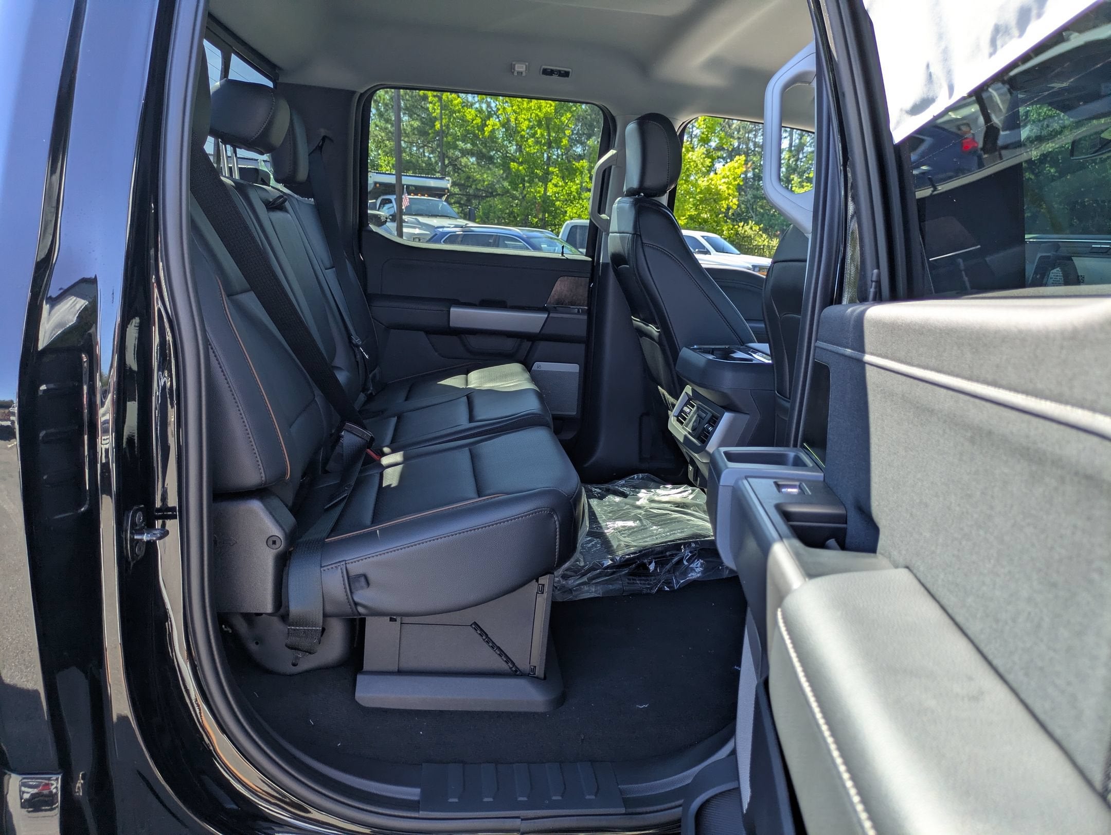 2026 Ford Super Duty F-350 DRW LARIAT