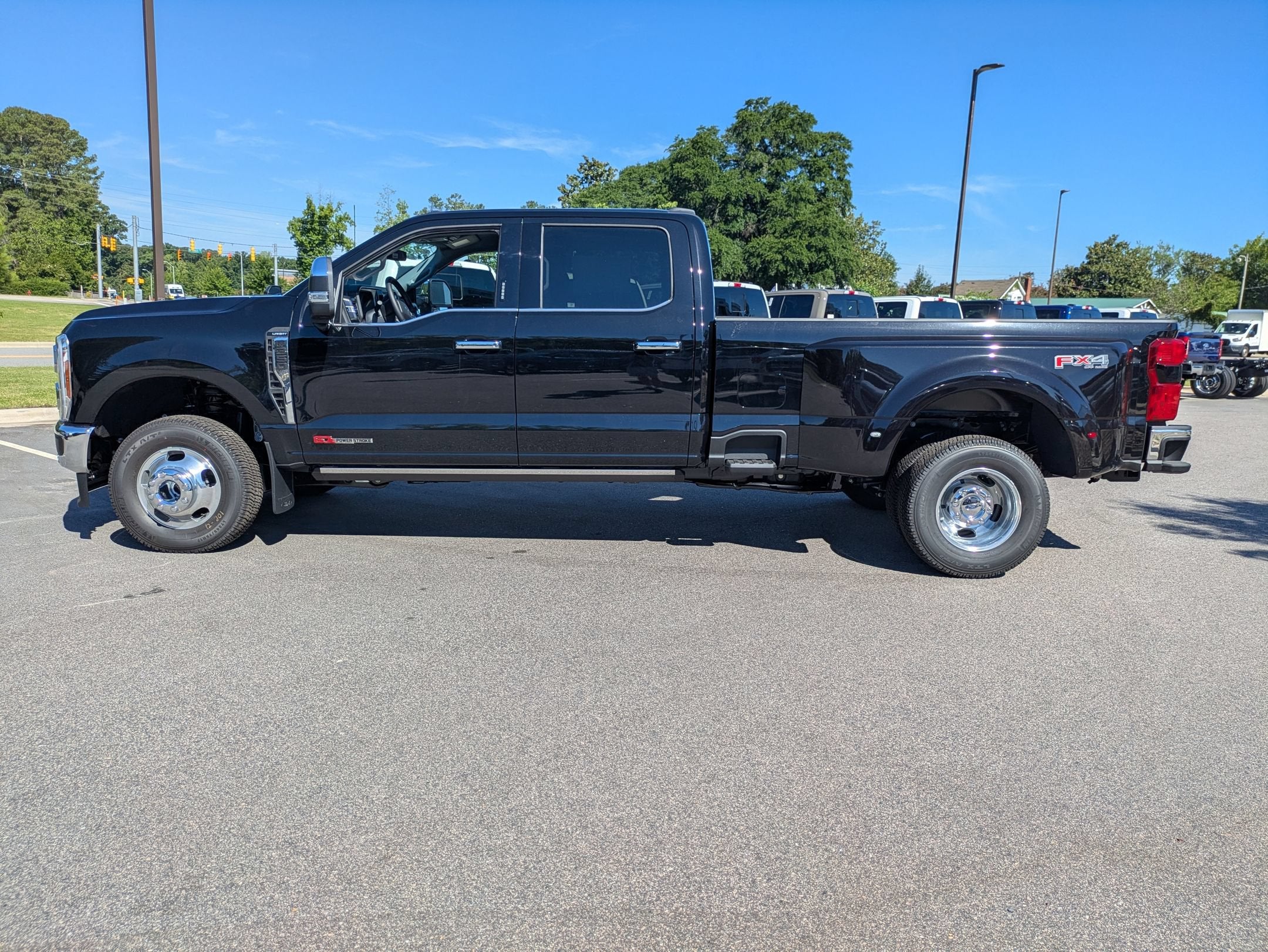 2026 Ford Super Duty F-350 DRW LARIAT