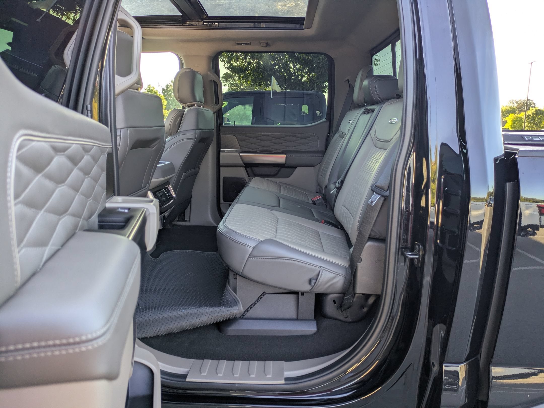 2025 Ford Super Duty F-450 DRW Platinum