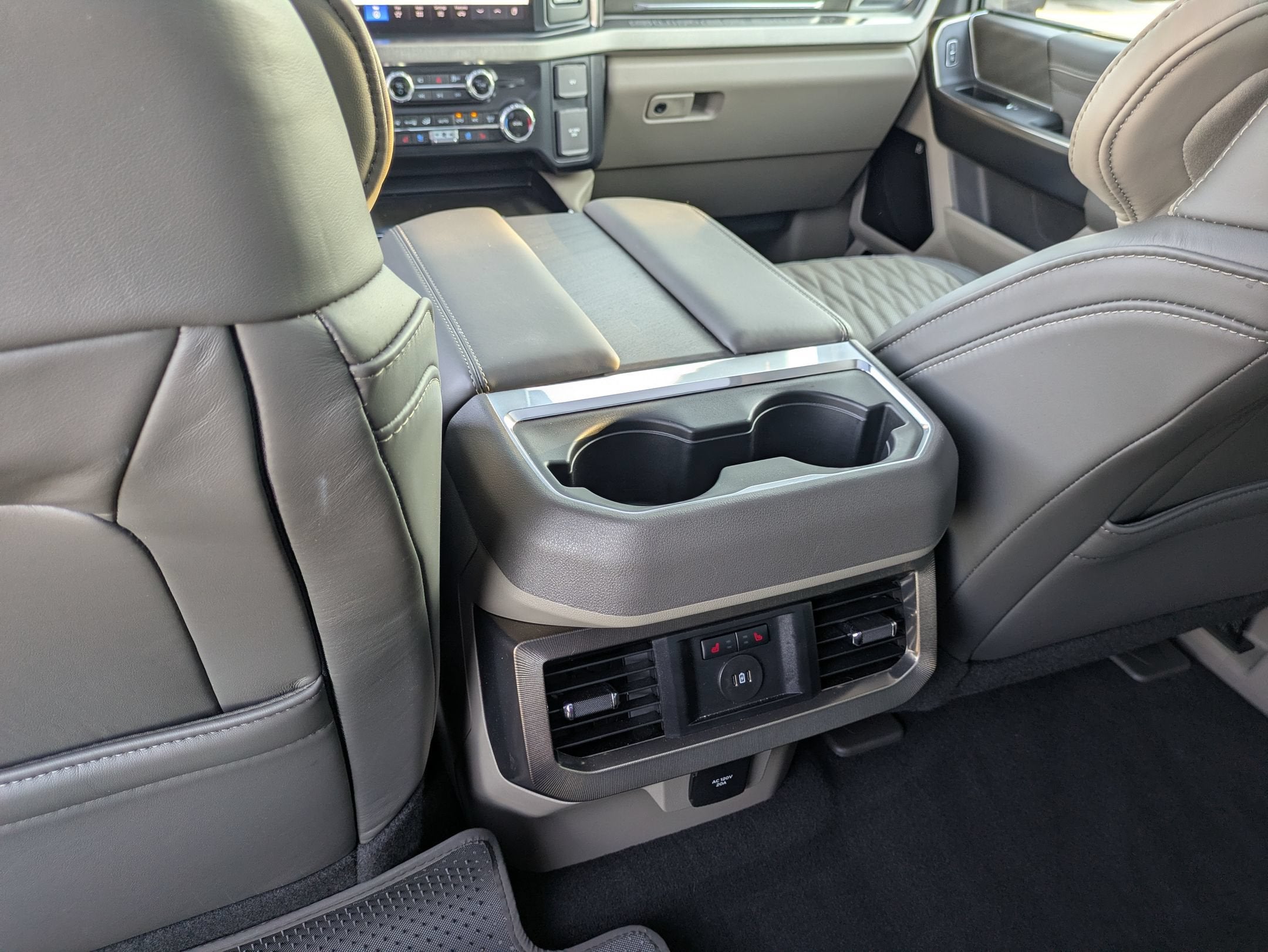 2025 Ford Super Duty F-450 DRW Platinum