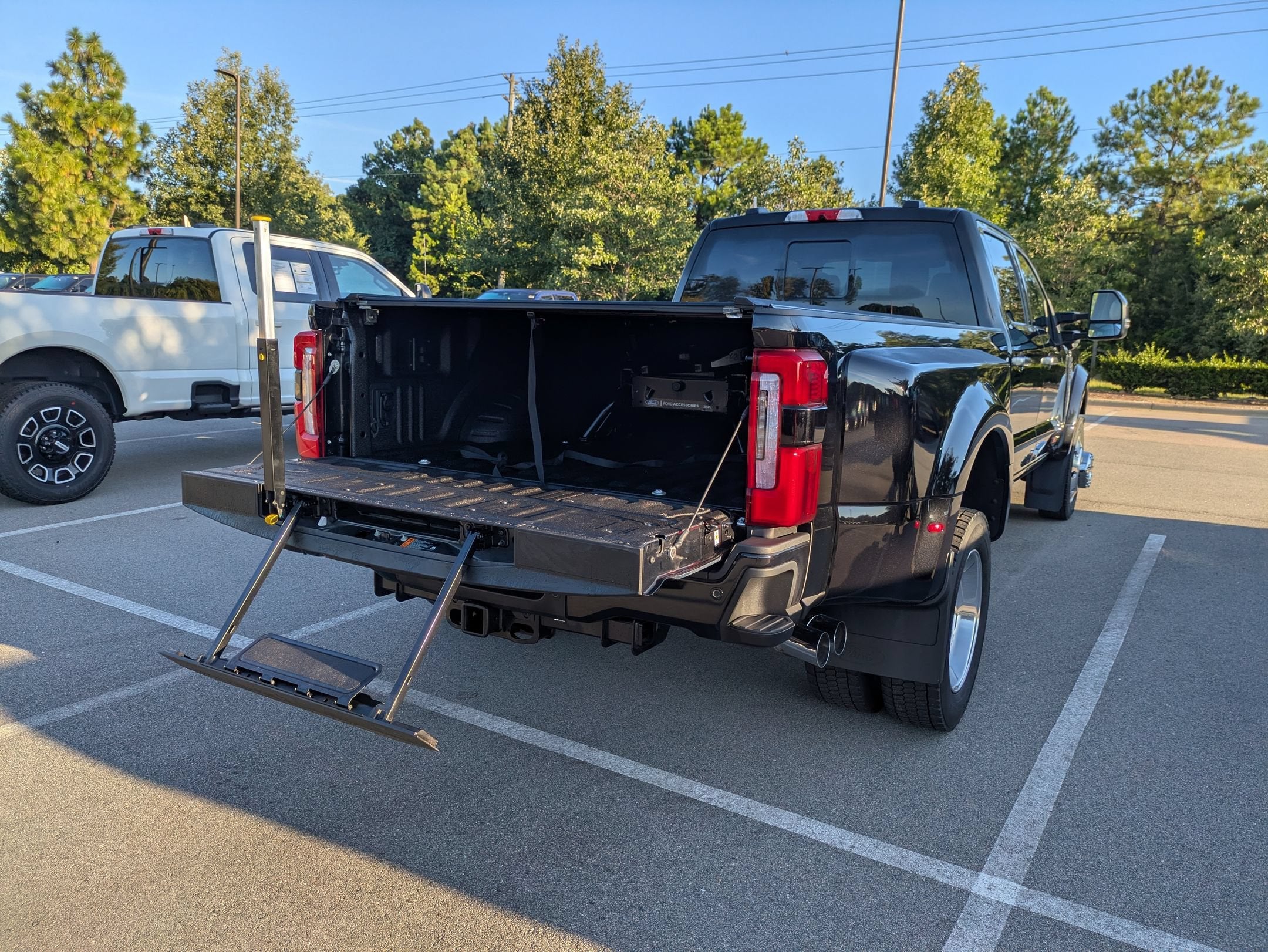 2025 Ford Super Duty F-450 DRW Platinum