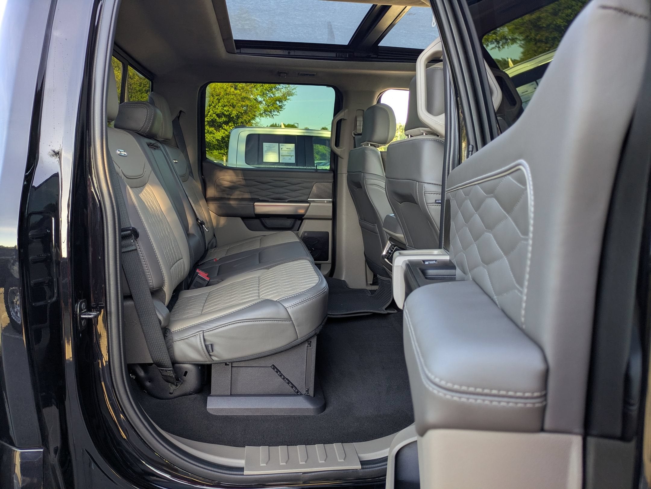 2025 Ford Super Duty F-450 DRW Platinum