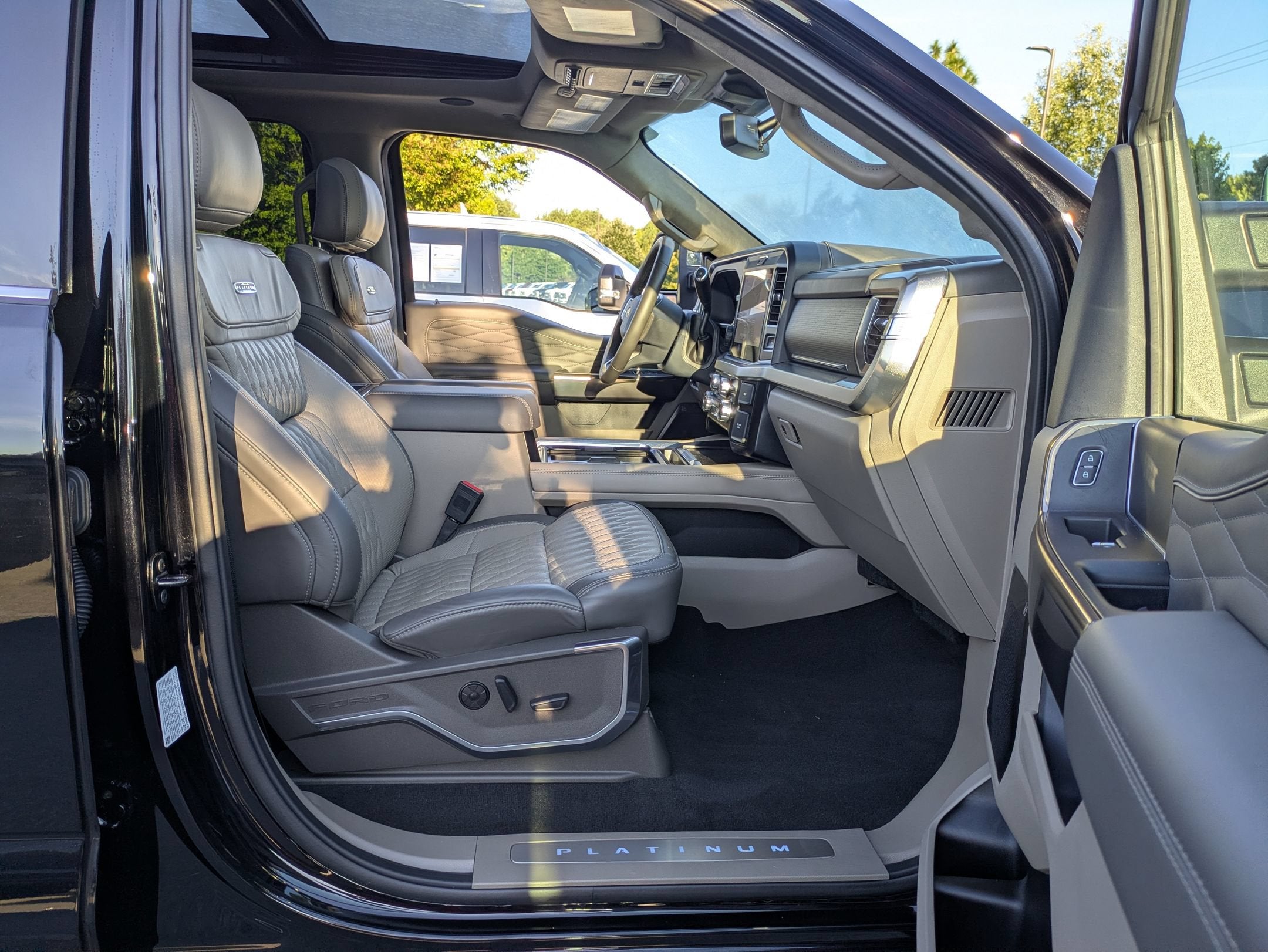 2025 Ford Super Duty F-450 DRW Platinum