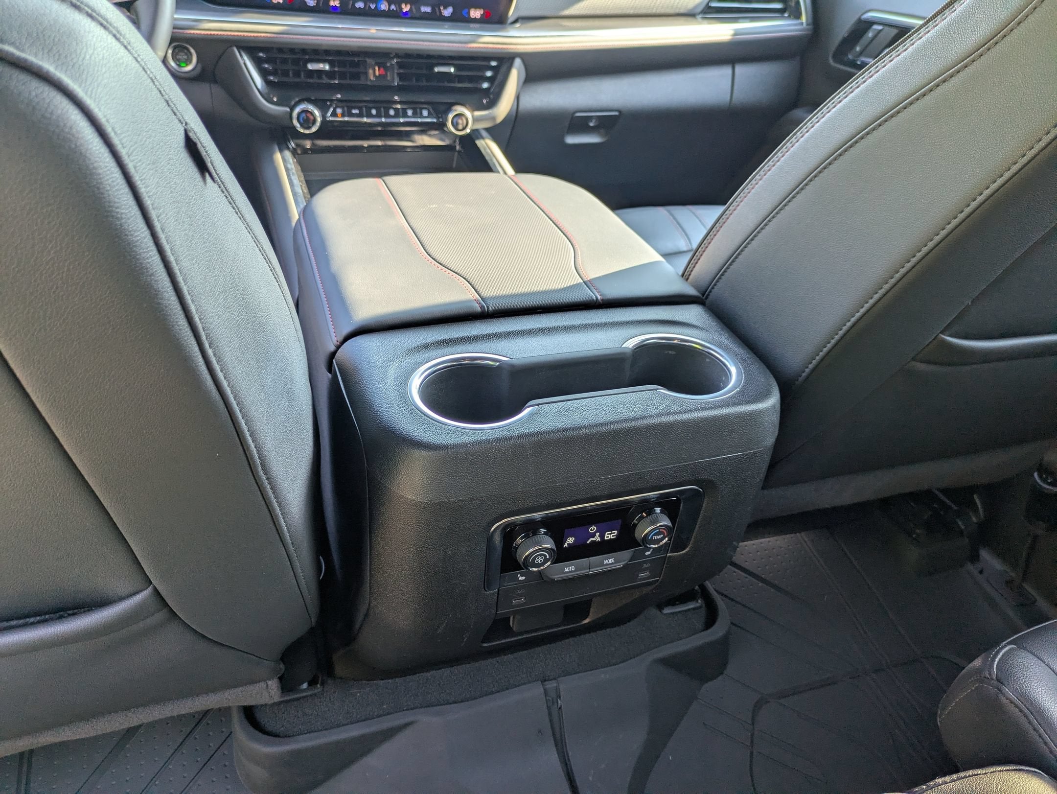 2025 Chevrolet Suburban RST
