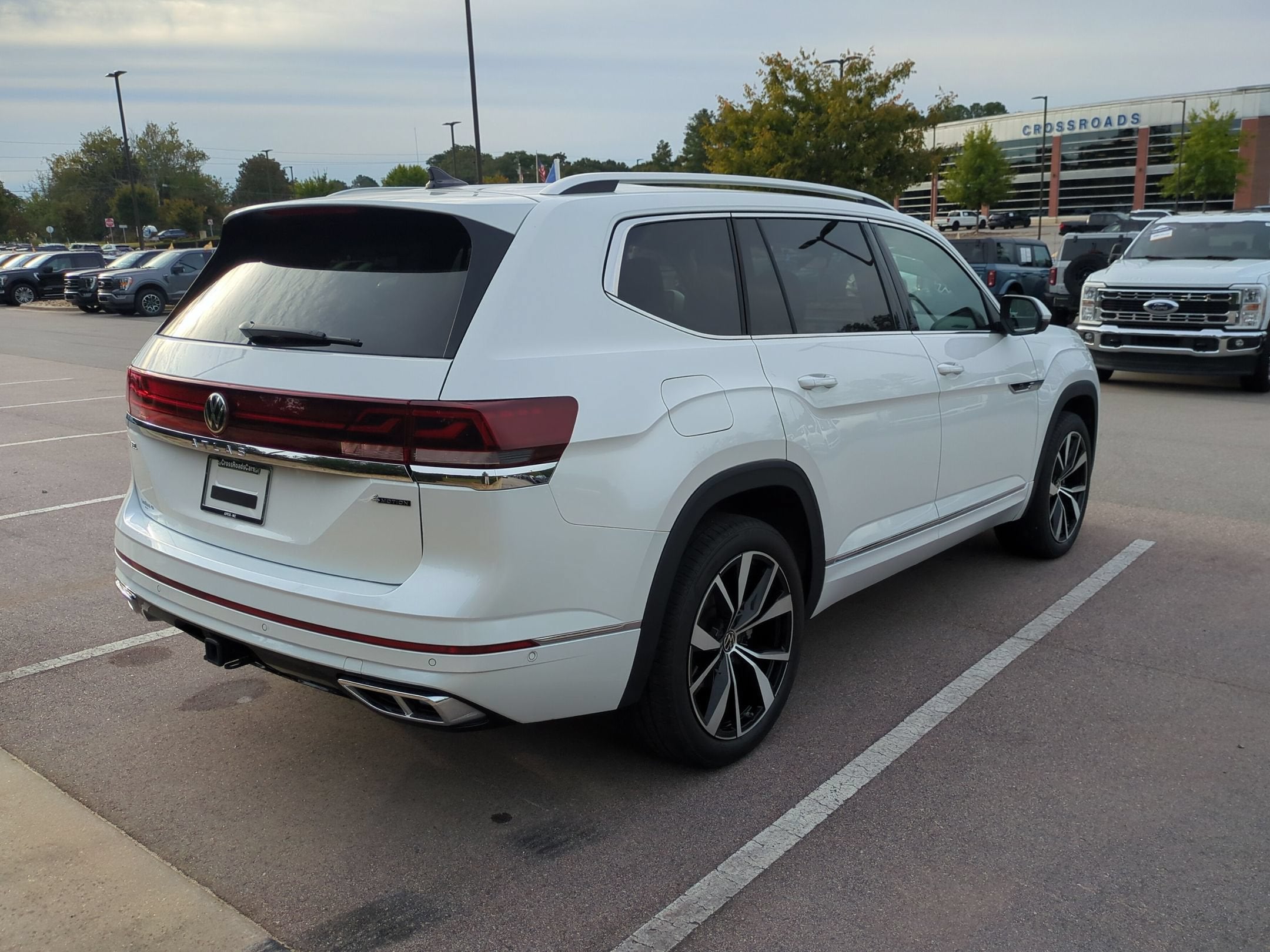 2024 Volkswagen Atlas 2.0T SEL Premium R-Line