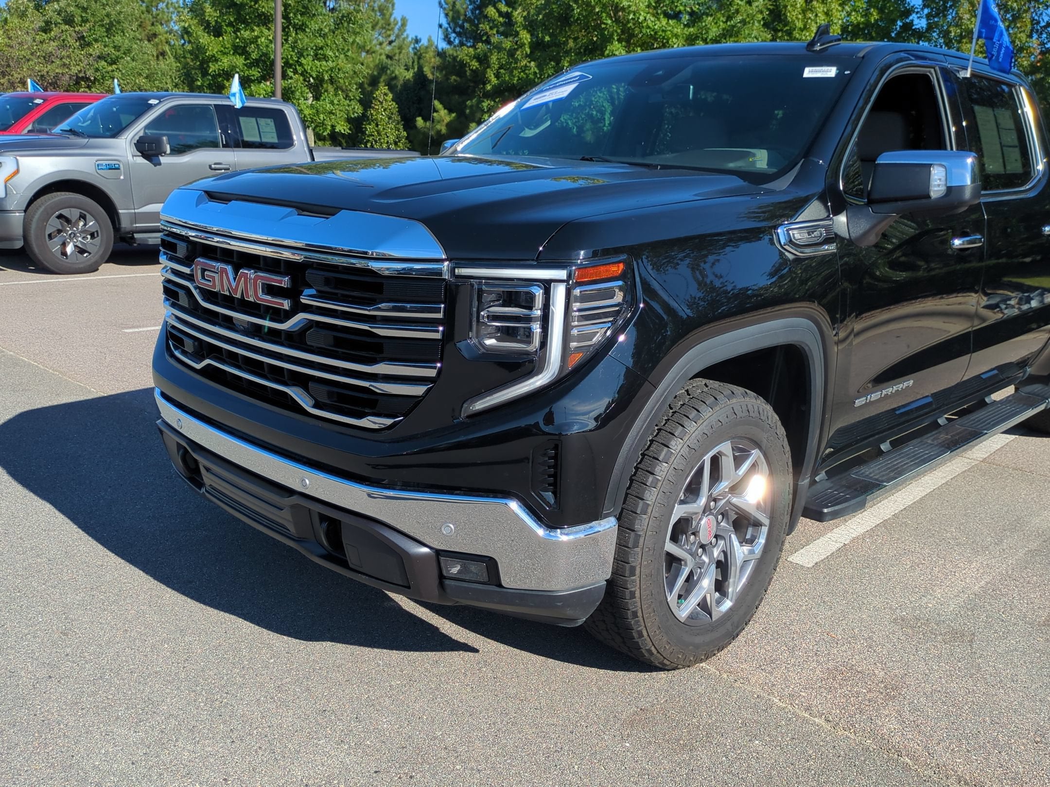 2025 GMC Sierra 1500 SLT