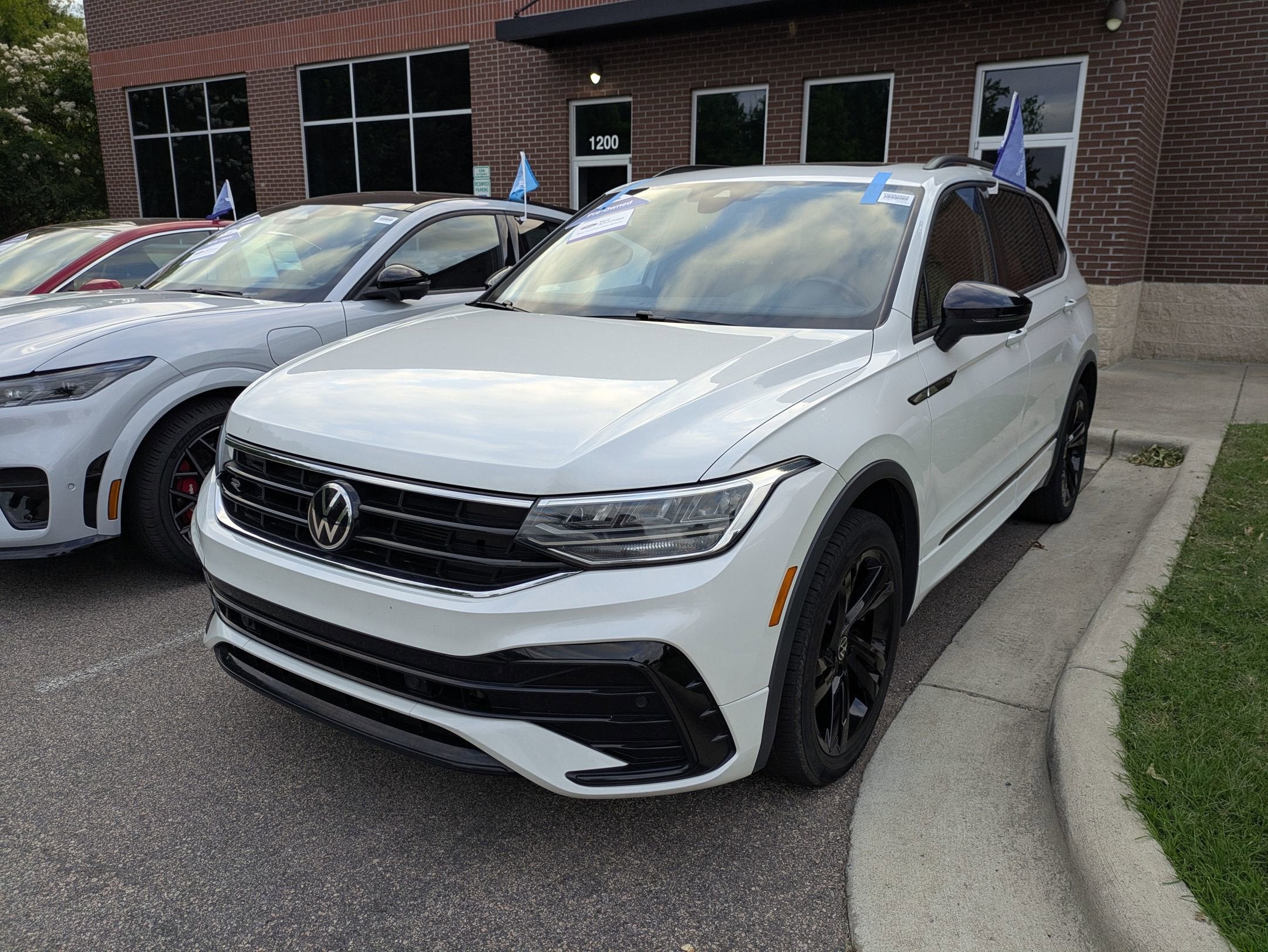 2023 Volkswagen Tiguan SE R-Line Black
