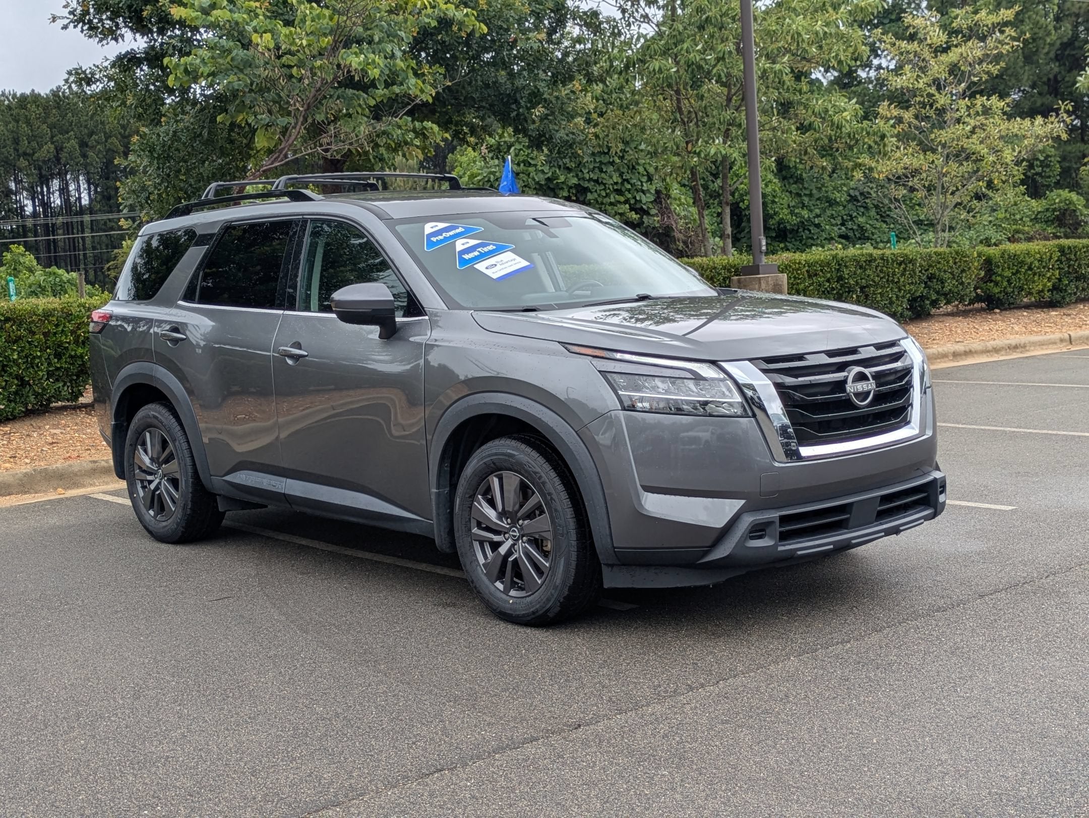 2022 Nissan Pathfinder SV