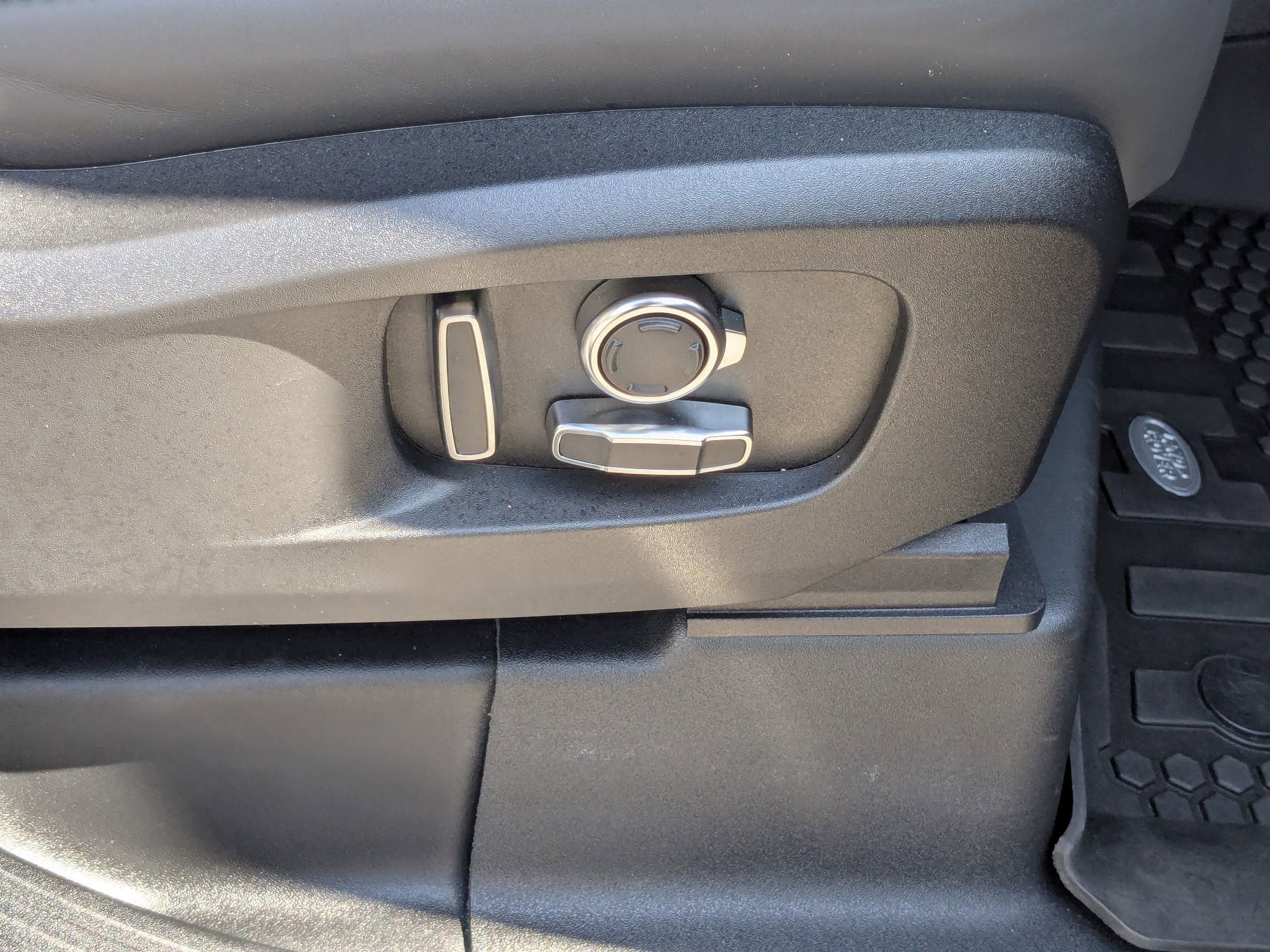 2024 Land Rover Defender X-Dynamic SE