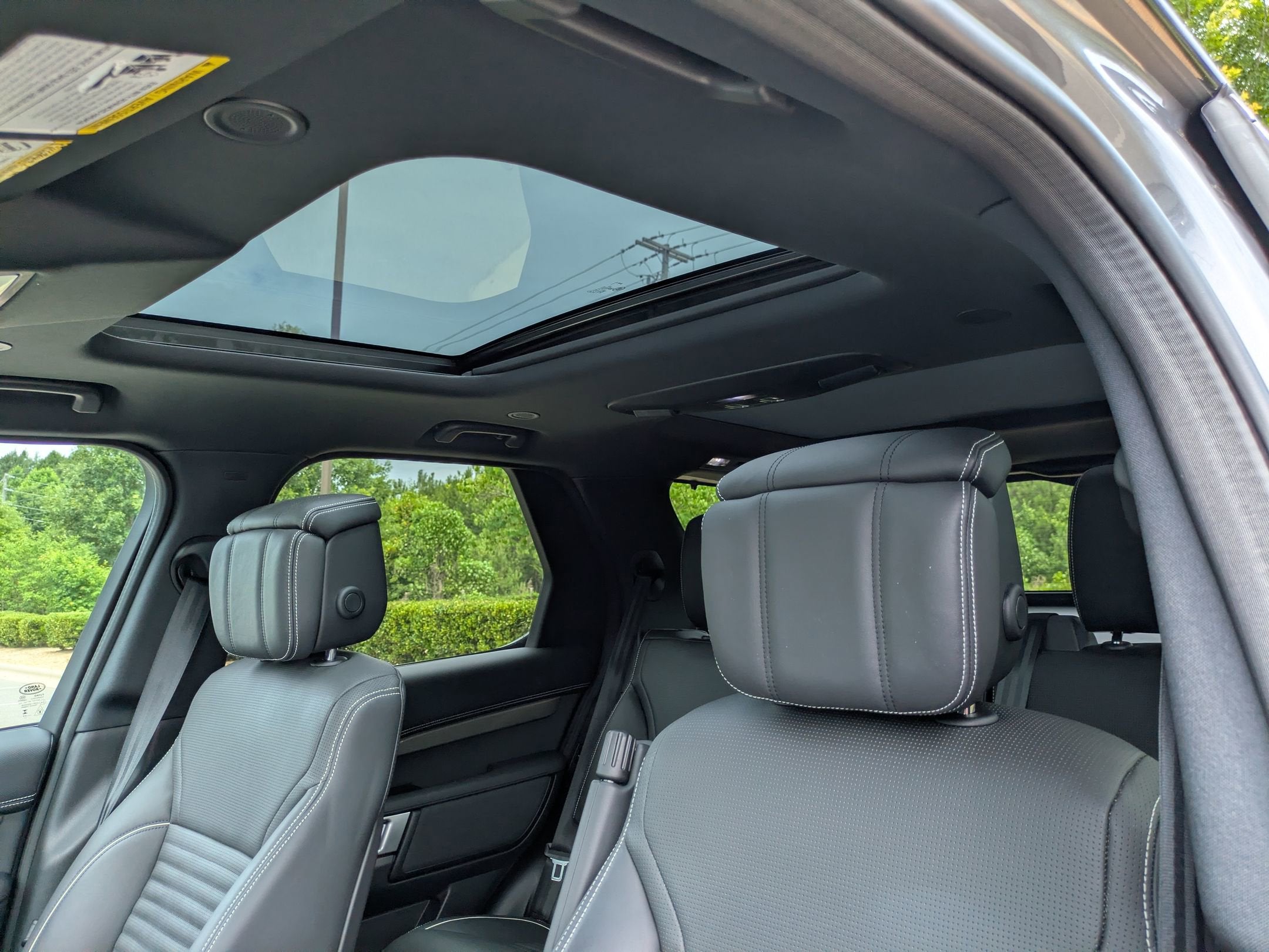 2023 Land Rover Discovery Metropolitan Edition