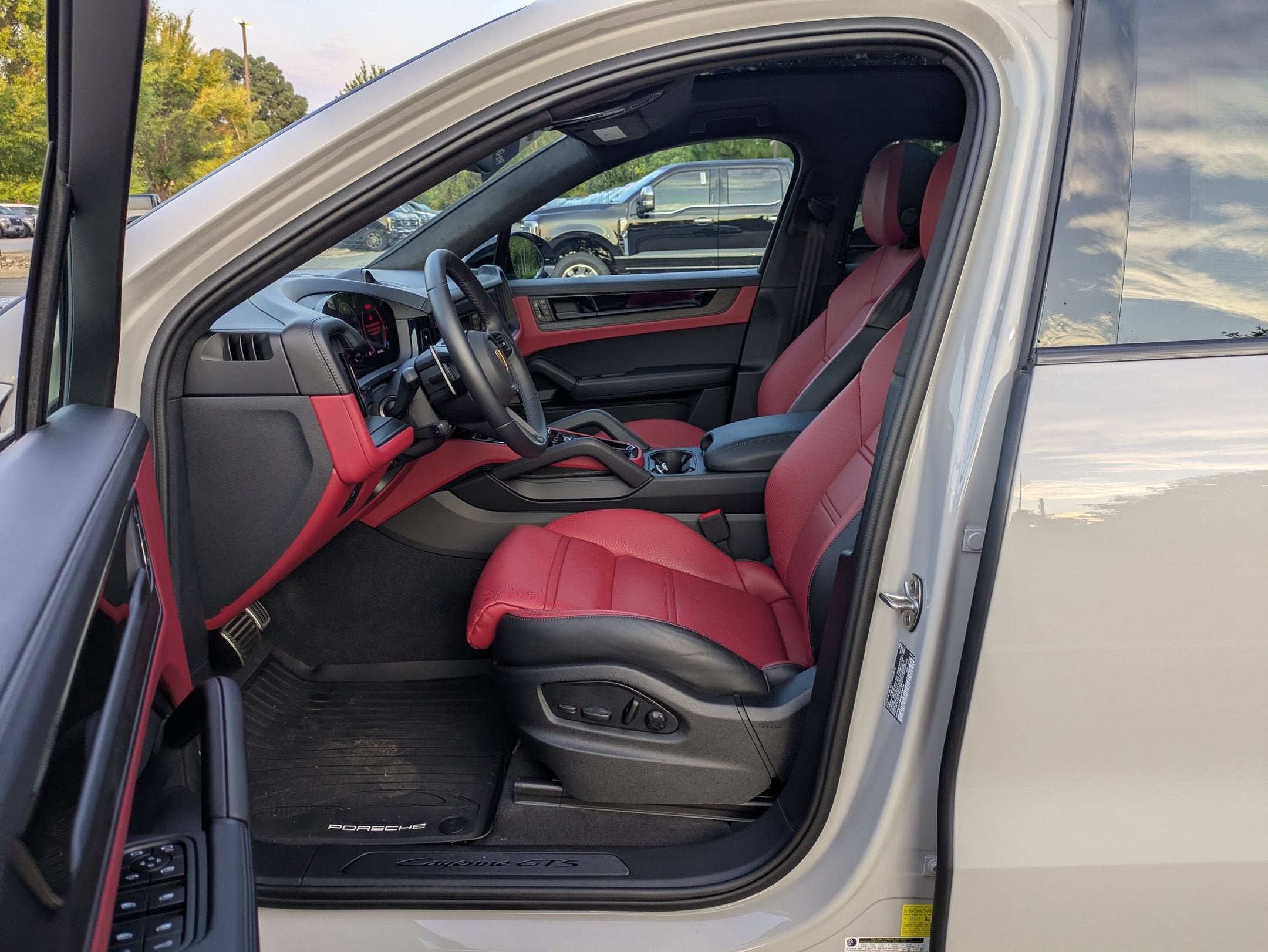 2025 Porsche Cayenne GTS