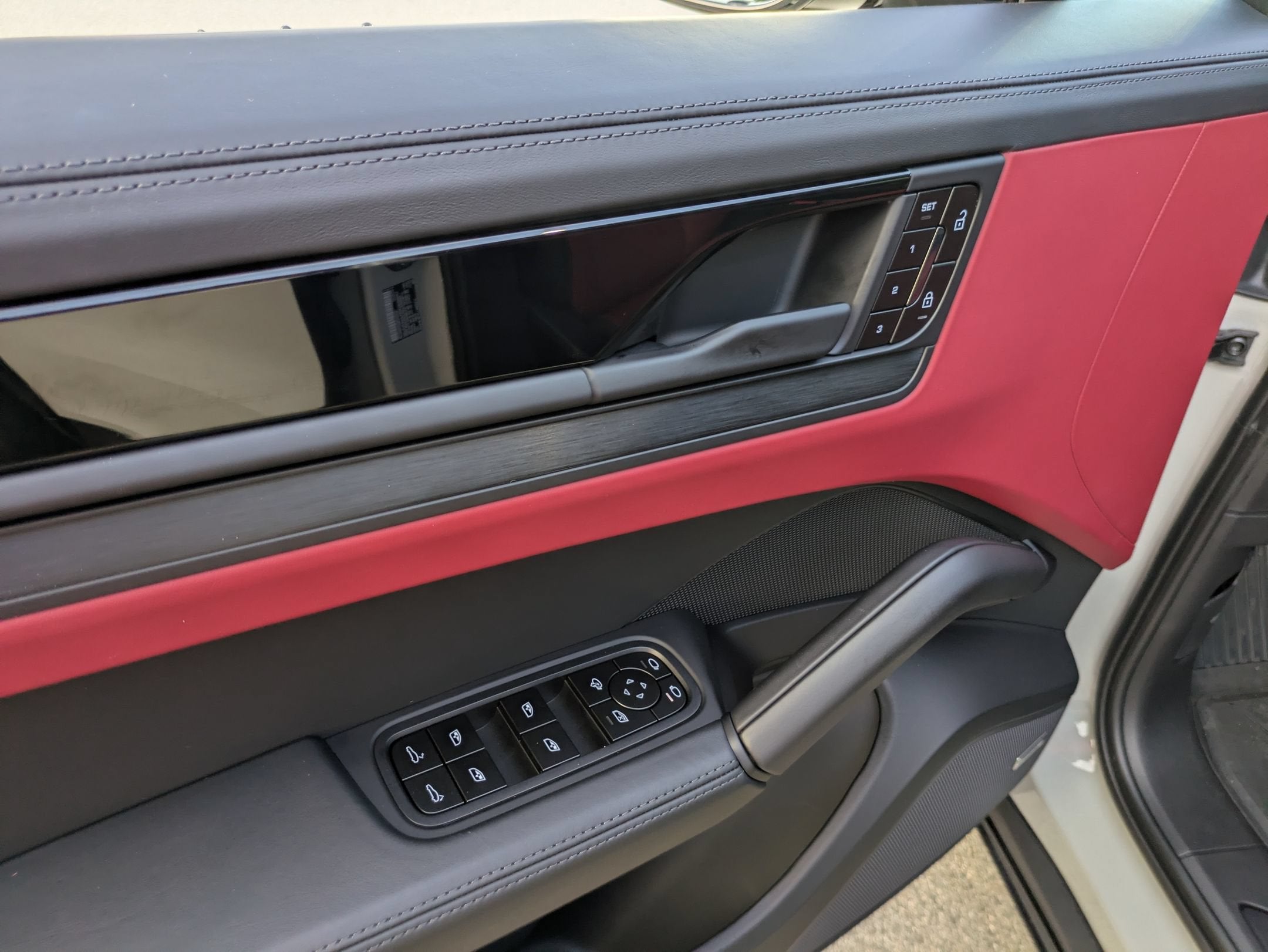 2025 Porsche Cayenne GTS