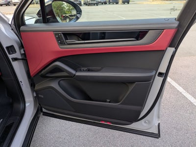 2025 Porsche Cayenne GTS