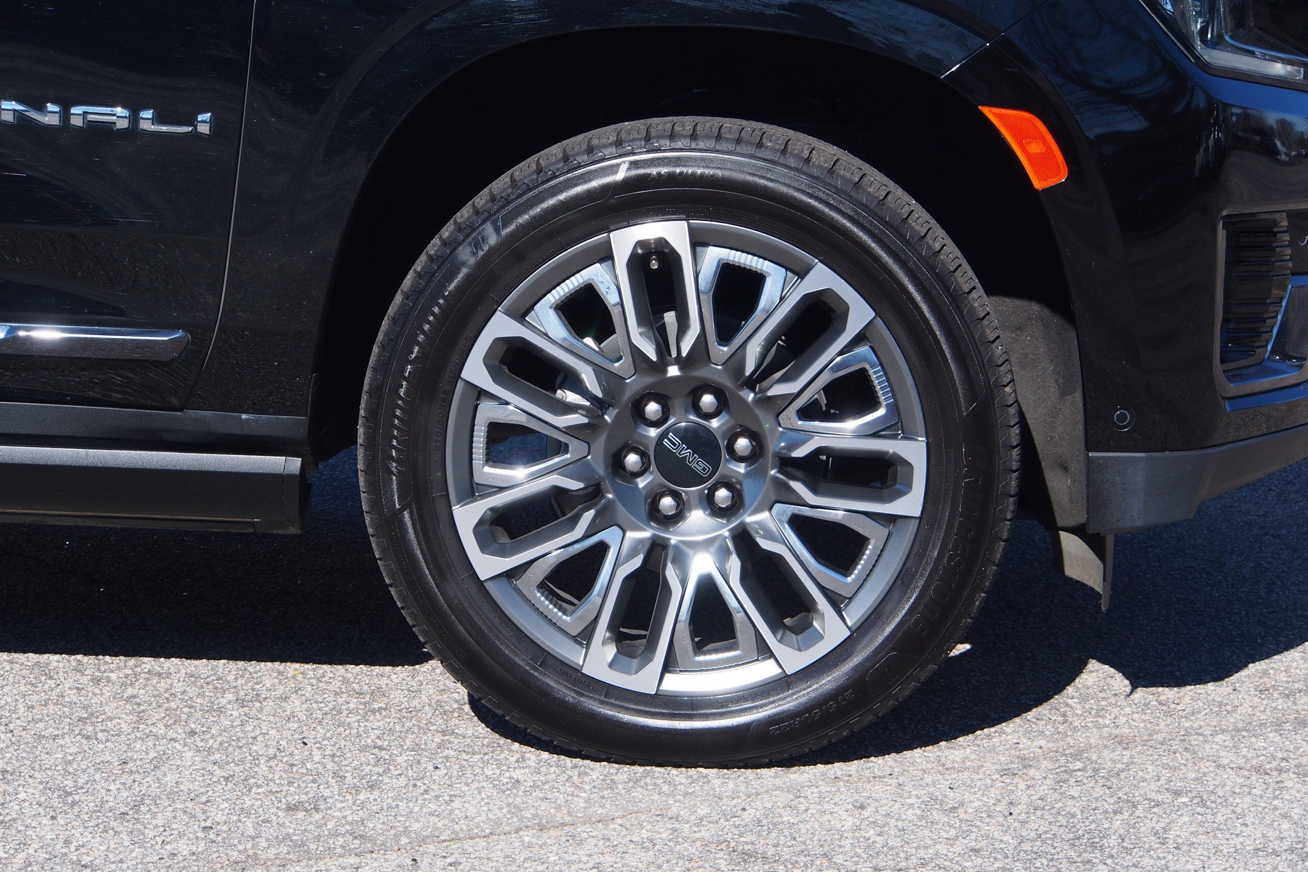 2023 GMC Yukon Denali Ultimate