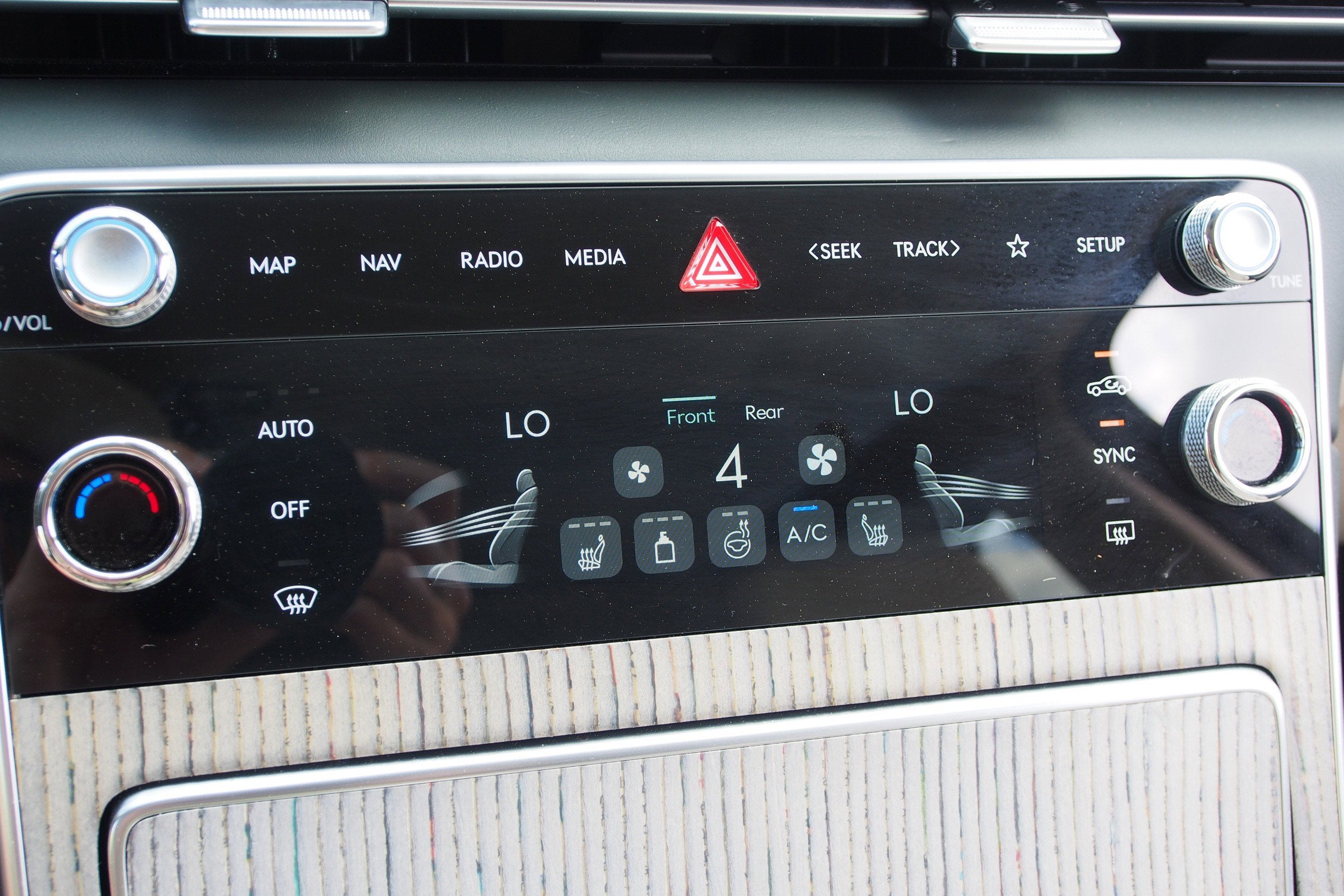 2025 Genesis GV80 Select