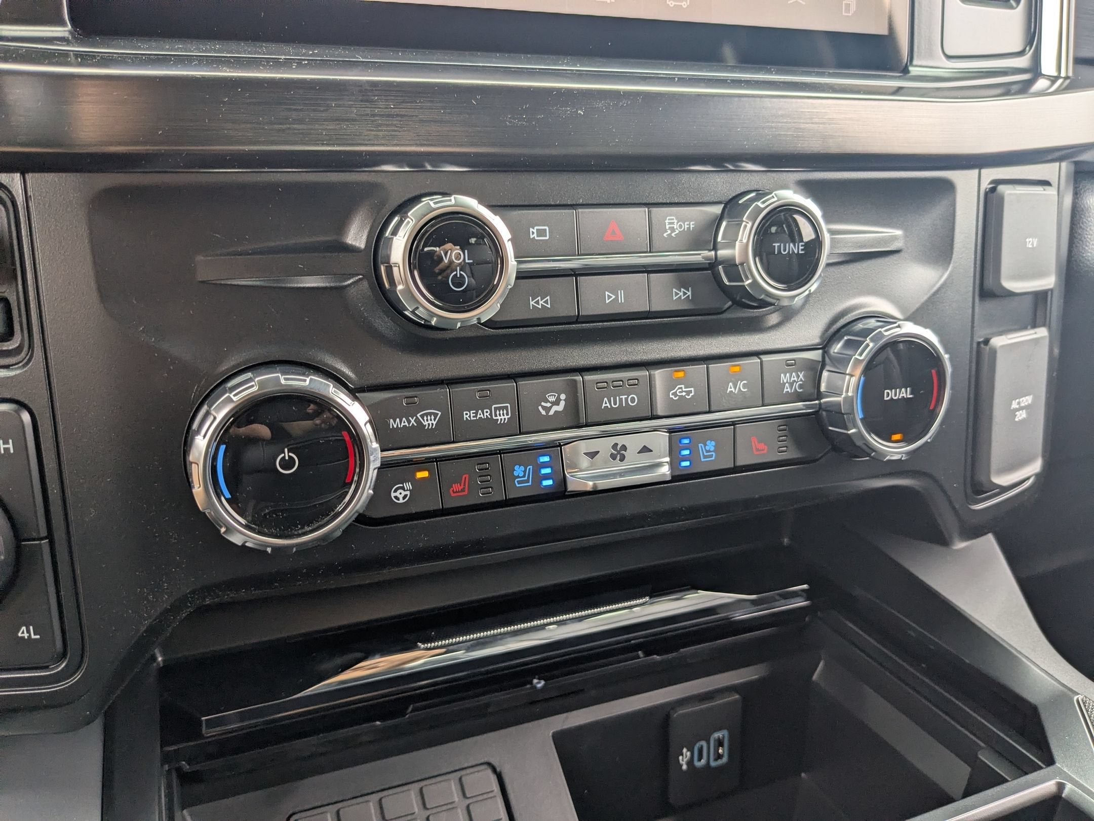 2026 Ford Super Duty F-350 DRW LARIAT