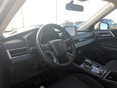 2024 Mitsubishi Outlander ES