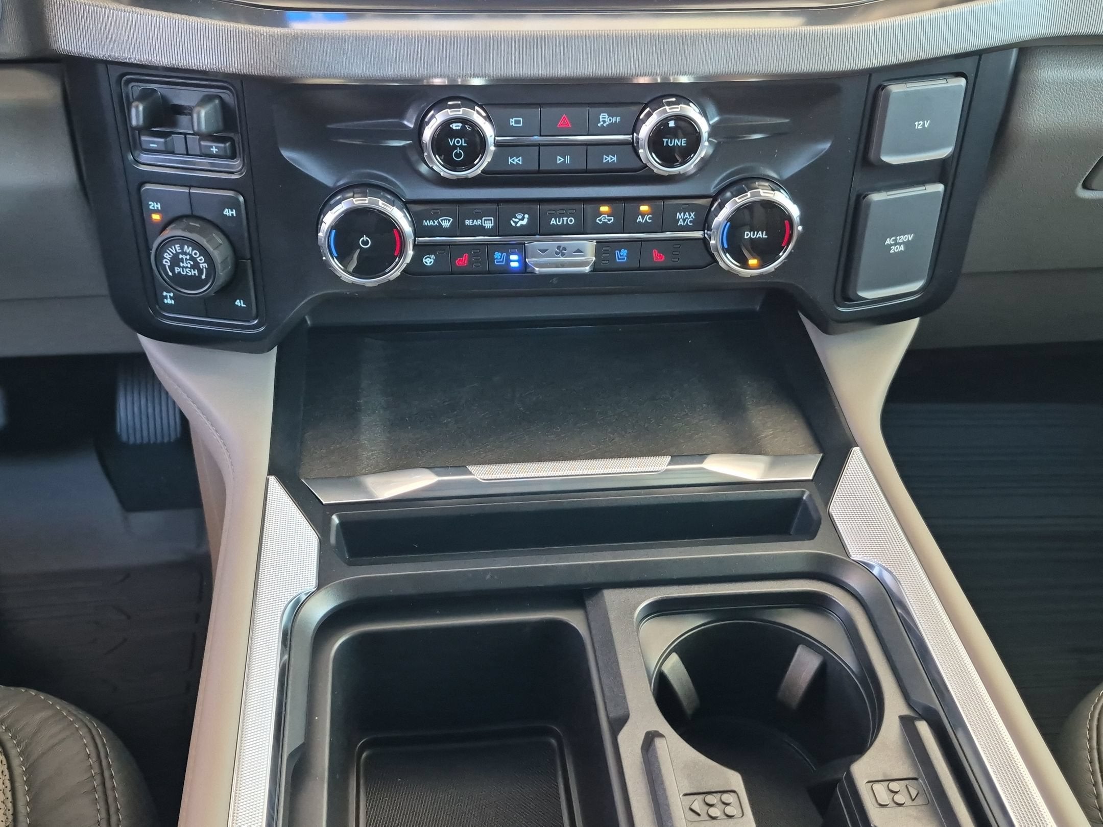 2027 Ford Super Duty F-250 SRW Platinum