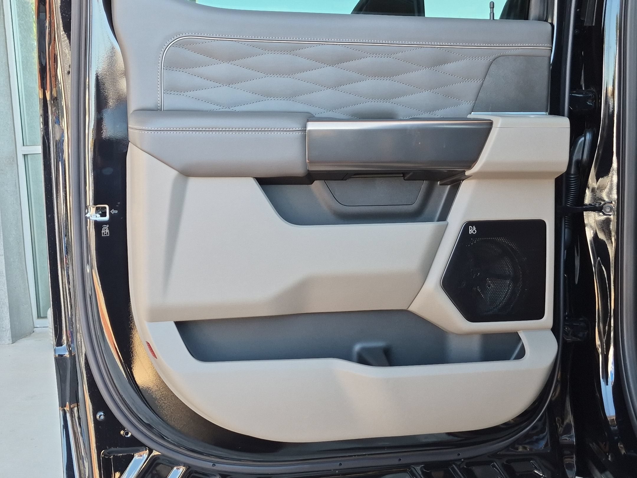 2027 Ford Super Duty F-250 SRW Platinum