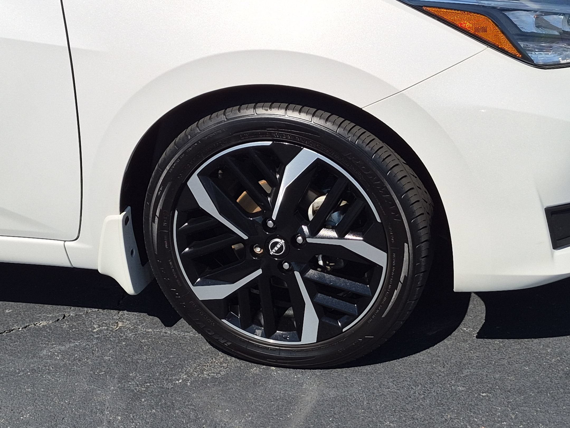 2024 Nissan Versa SR