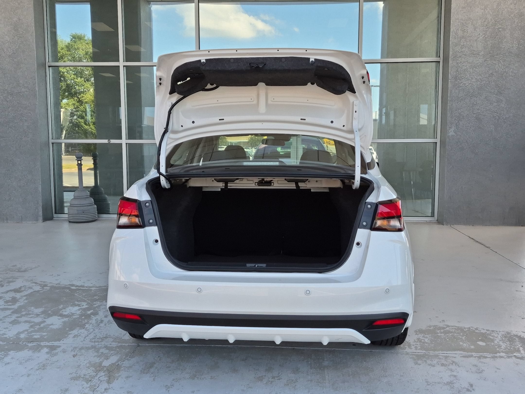 2024 Nissan Versa SR