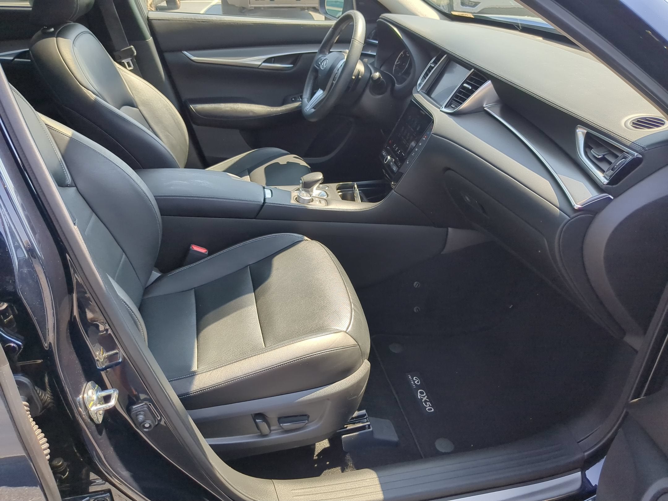 2022 INFINITI QX50 LUXE