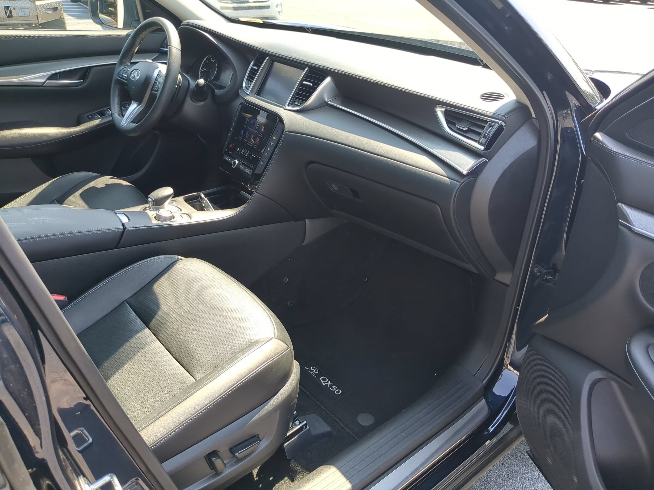 2022 INFINITI QX50 LUXE