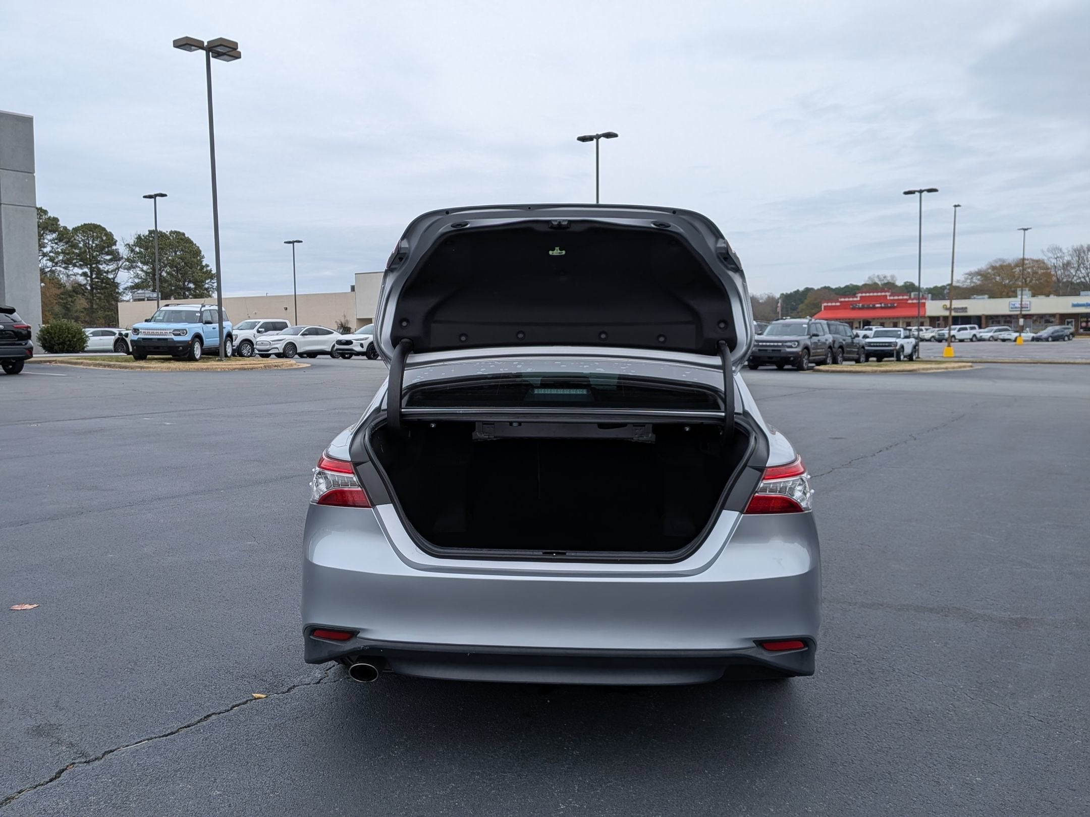 2020 Toyota Camry Hybrid XLE