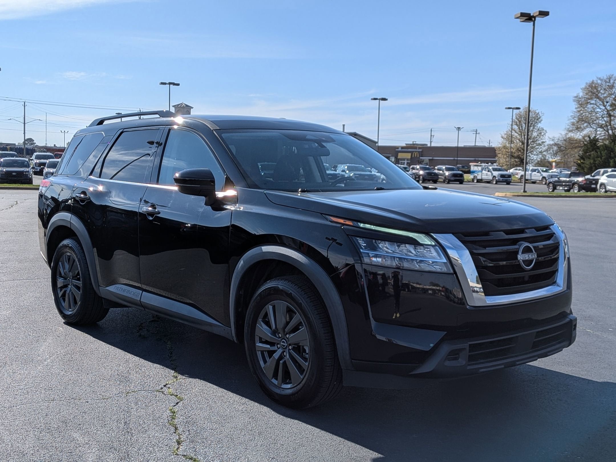 2022 Nissan Pathfinder SV