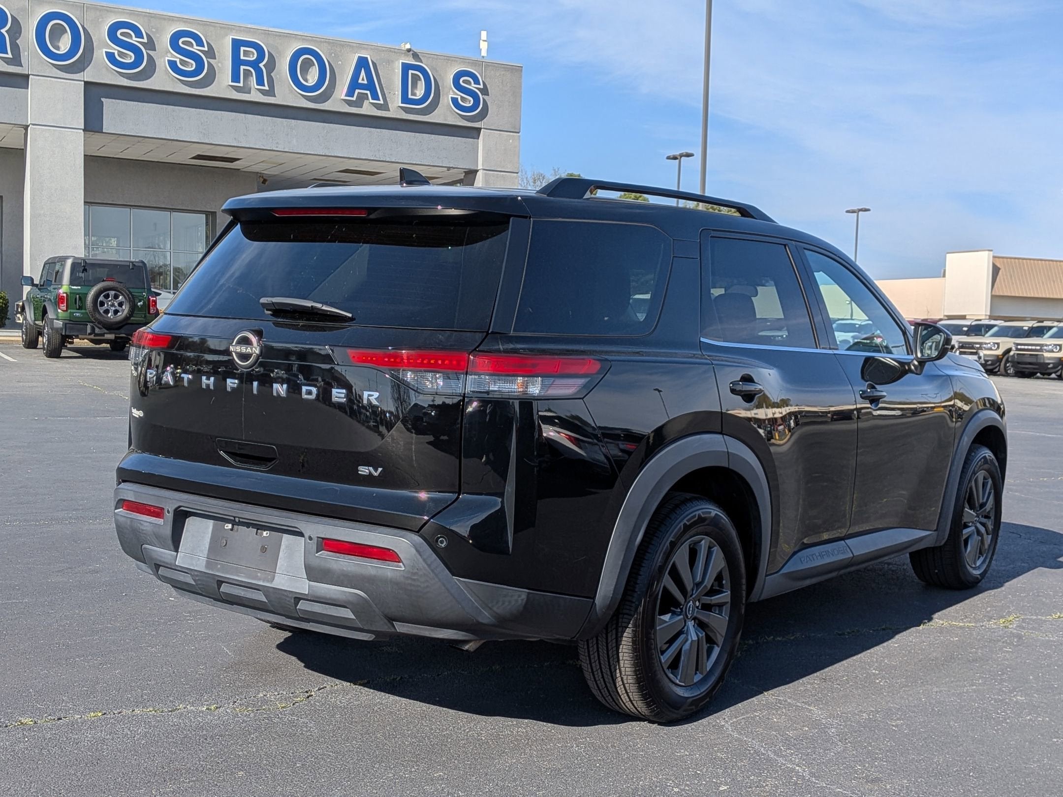 2022 Nissan Pathfinder SV
