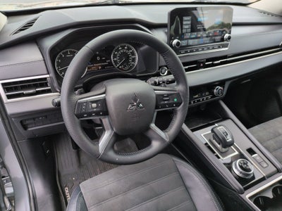 2023 Mitsubishi Outlander SE